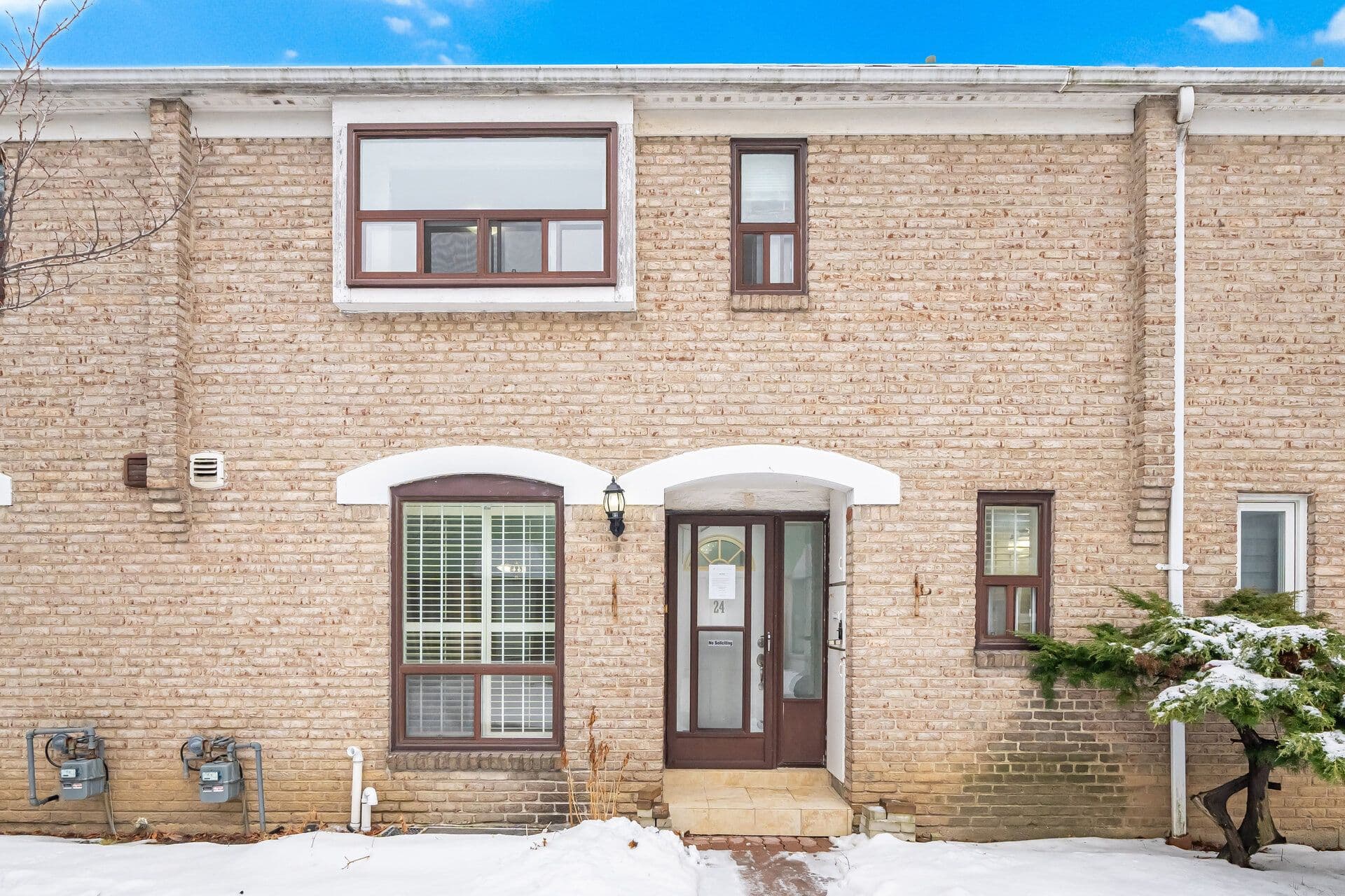 25 Gosford Boulevard 24, Toronto W05, ON M3N 2G7