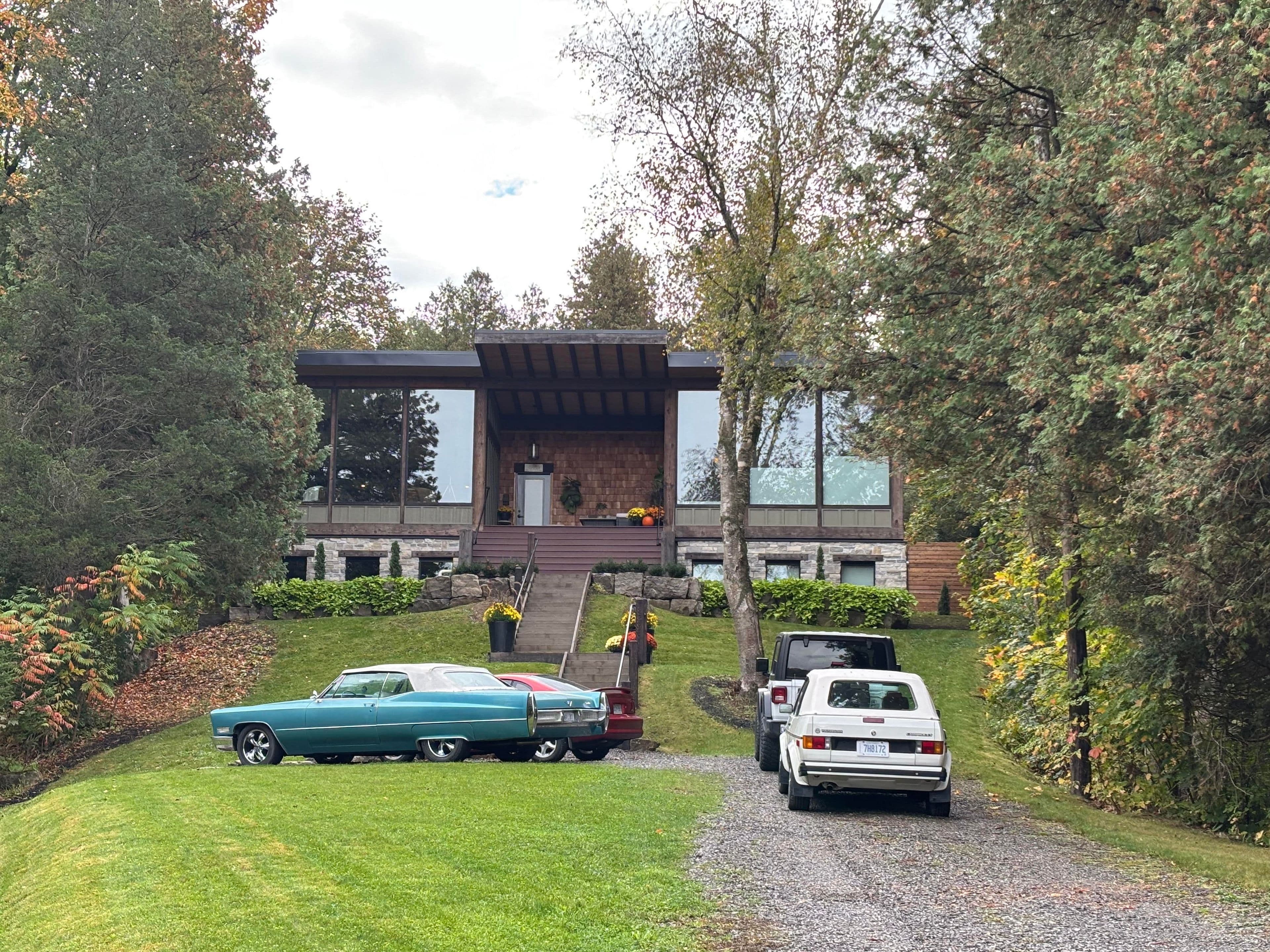 2084 Grand Boulevard, Burlington, ON L7P 0N1