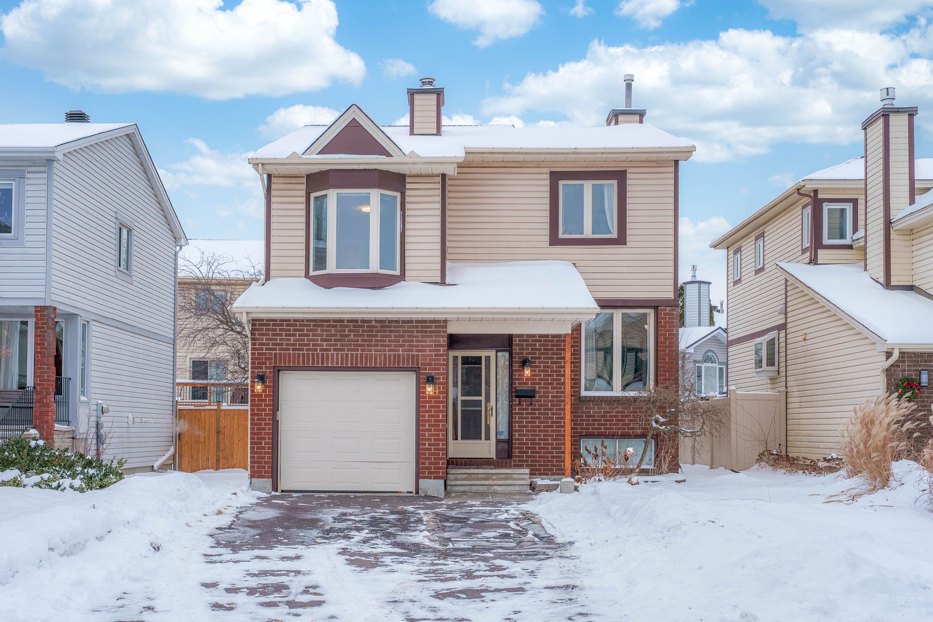 4 Huntersfield Drive, Hunt Club - South Keys and Area, ON K1T 3E4