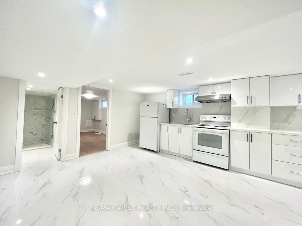 4 Sutherland Avenue BSMT, Toronto E03, ON M4C 1R8