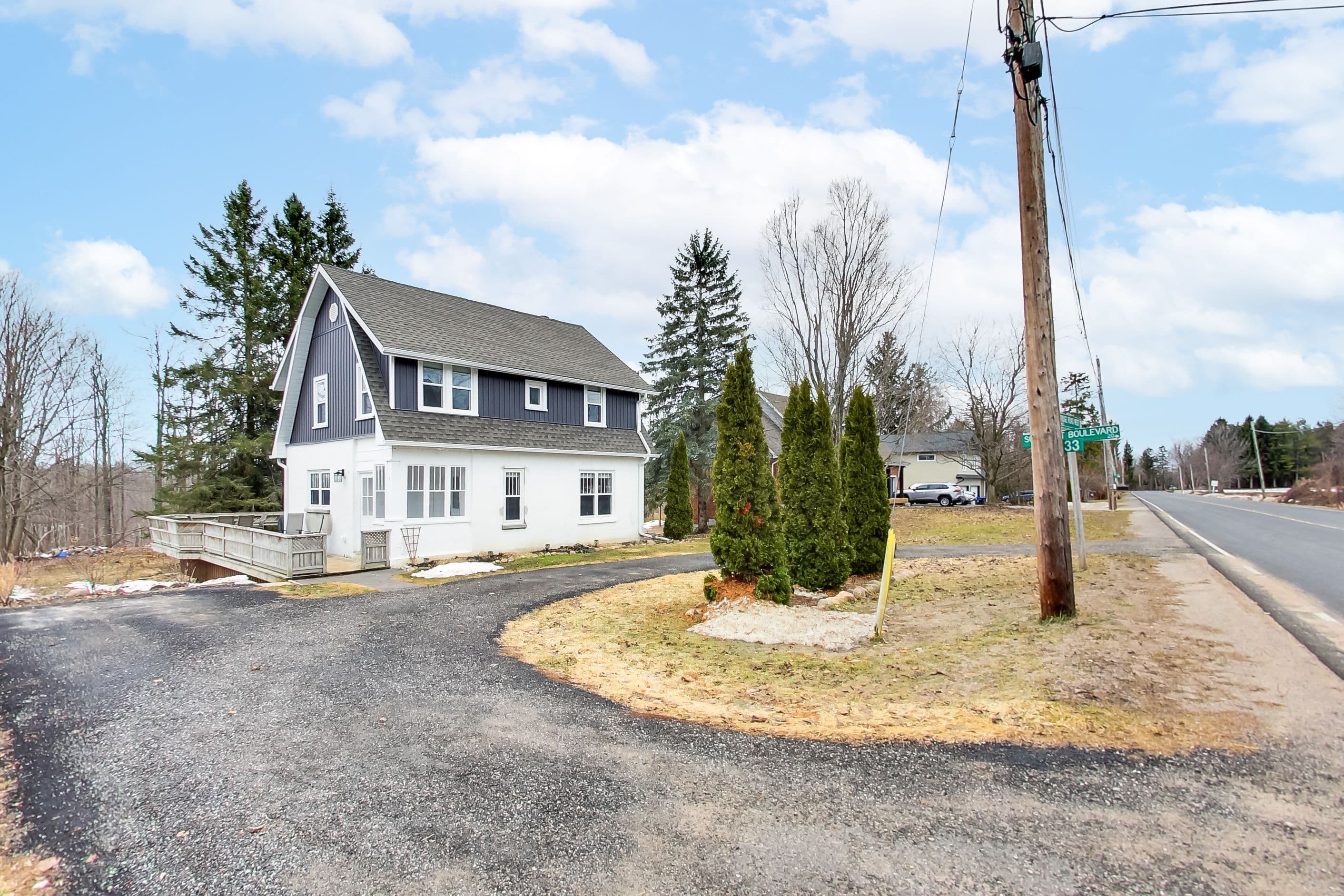 33 Ridge Road W, Oro-Medonte, ON L0L 2E0