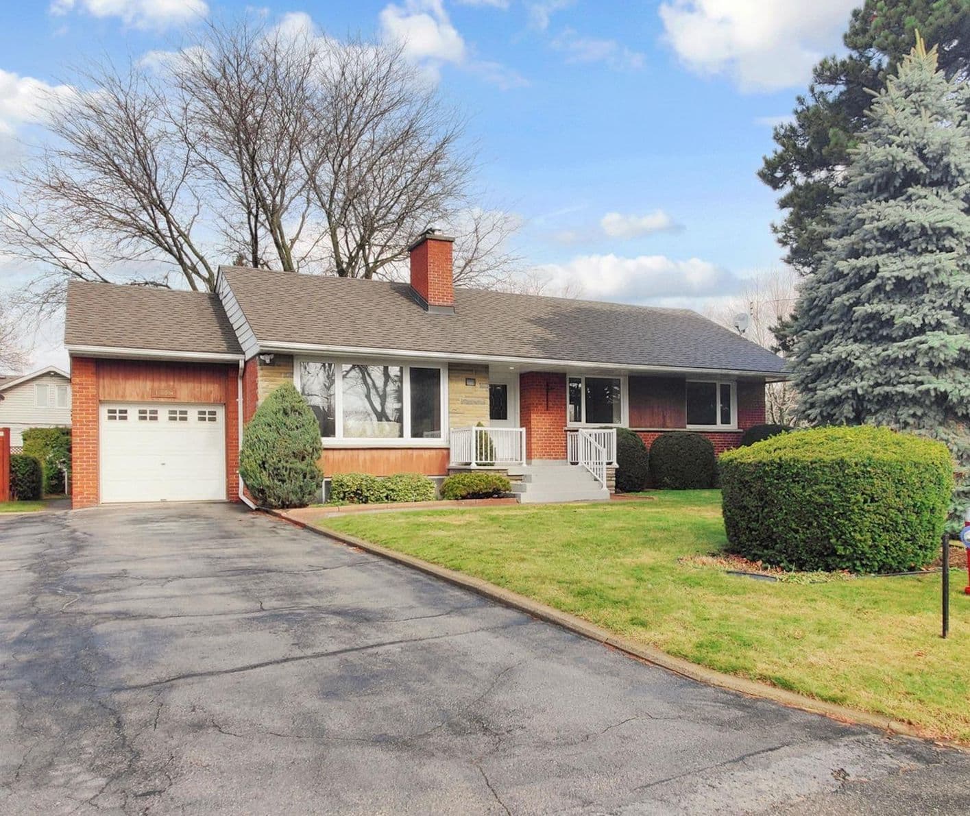 1579 Liveoak Drive N, Mississauga, ON L5E 2X5