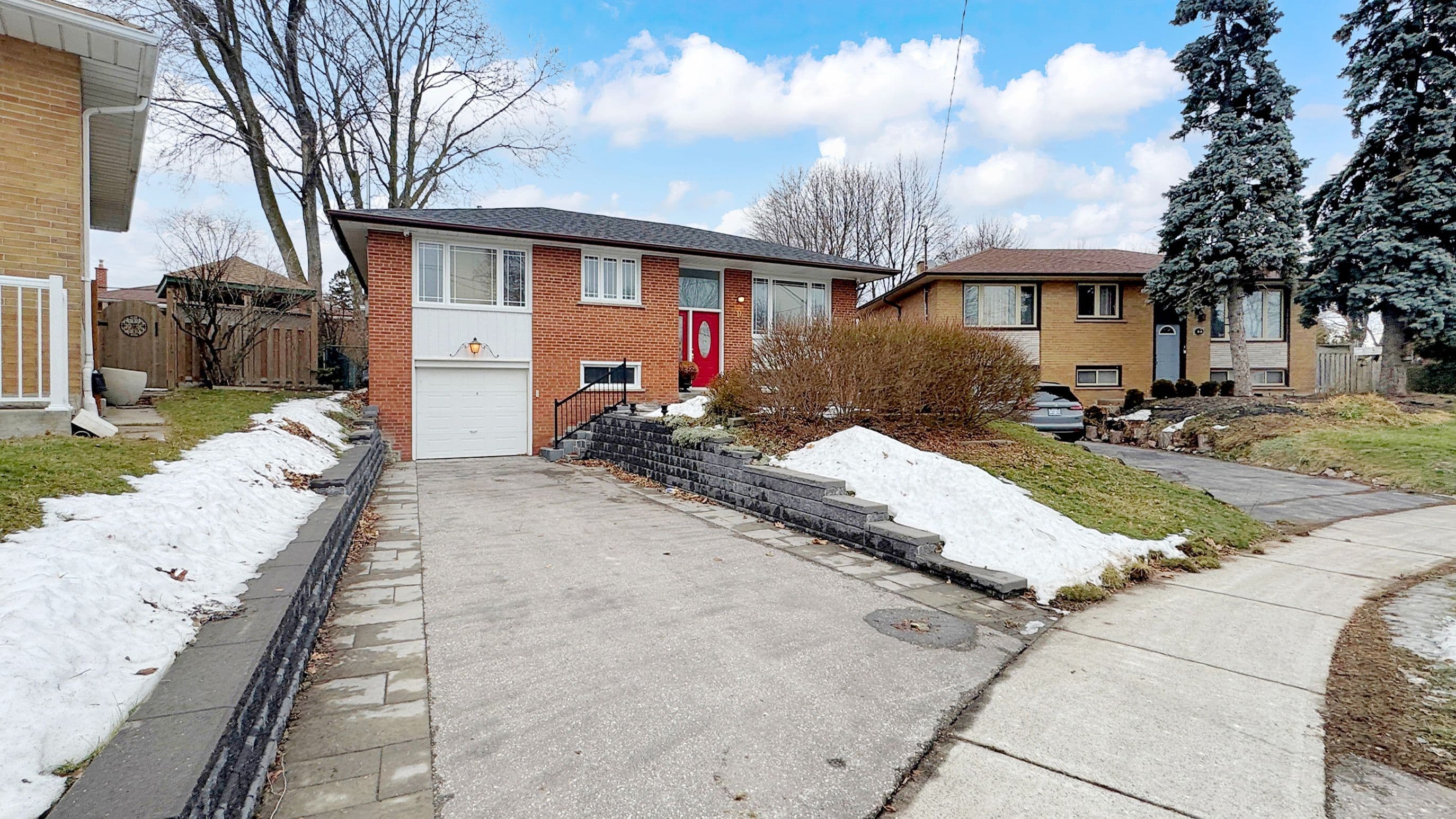 16 Panama Court, Toronto E09, ON M1H 1W9