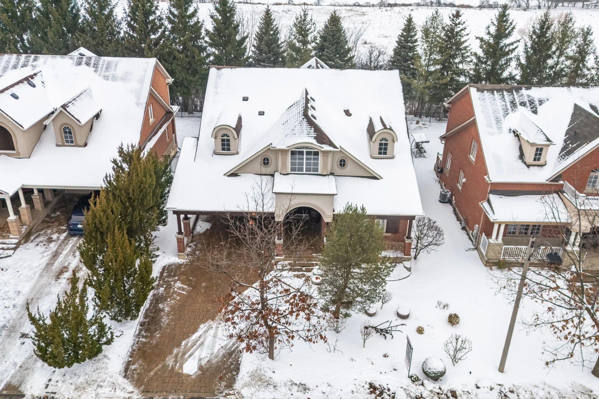 1592 Hallstone Road, Brampton, ON L6Y 5K8