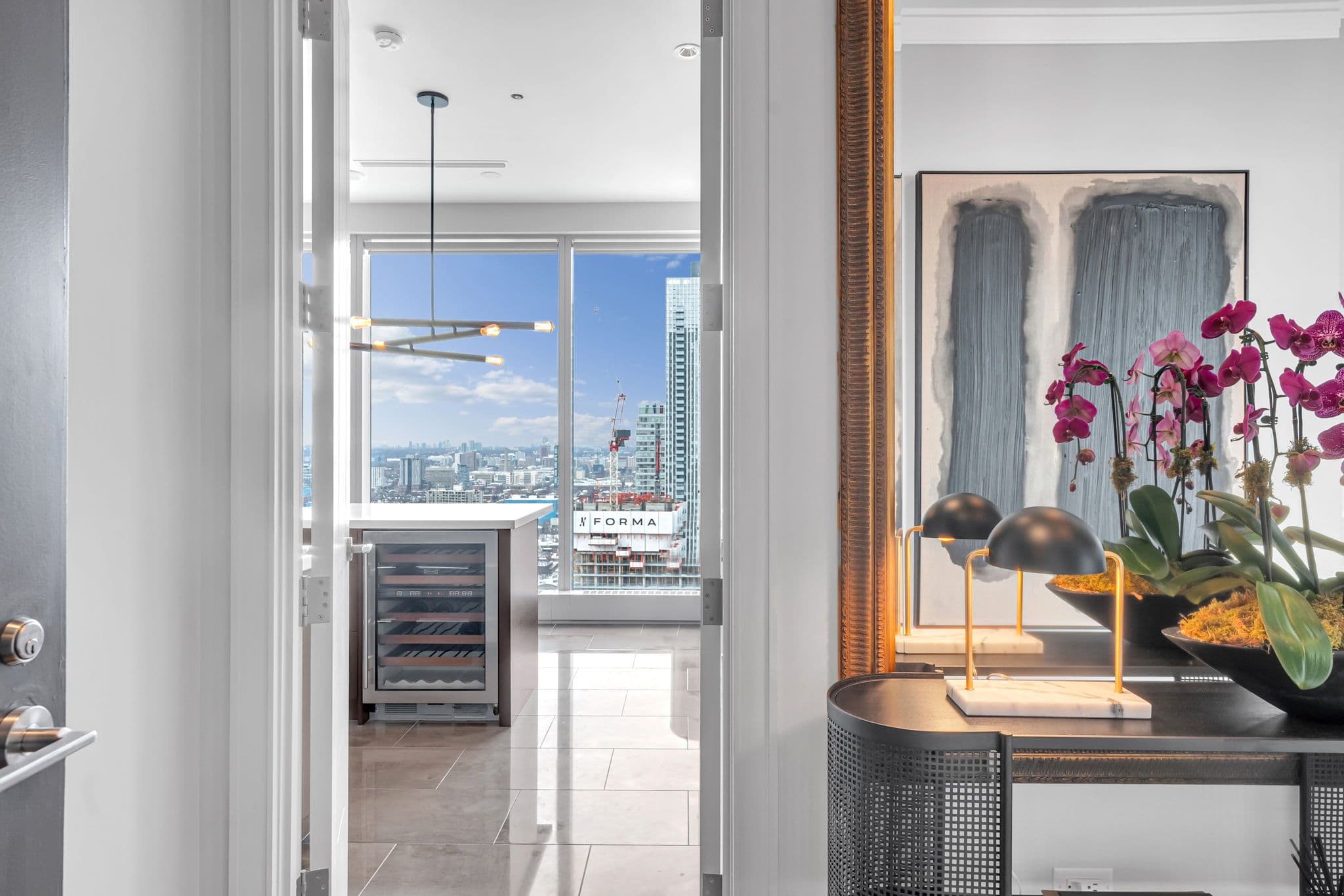 183 Wellington Street W 3303, Toronto C01, ON M5V 0A1