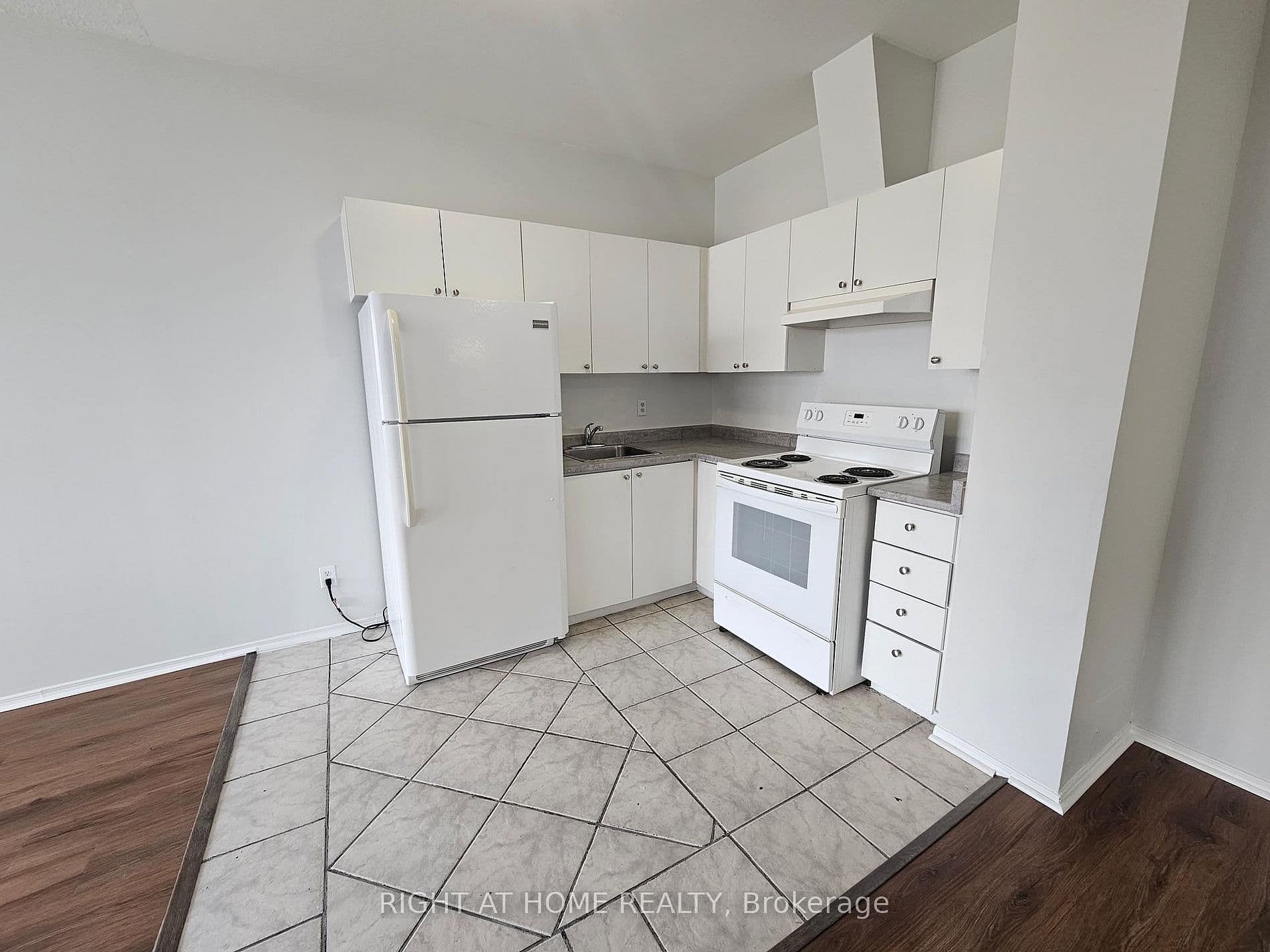 1801 Eglinton Avenue W 302, Toronto C03, ON M6E 2H7