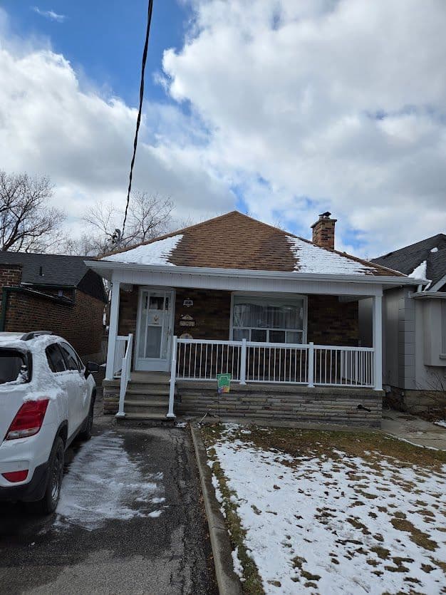 26 Landour Avenue, Toronto W03, ON M6M 4J4
