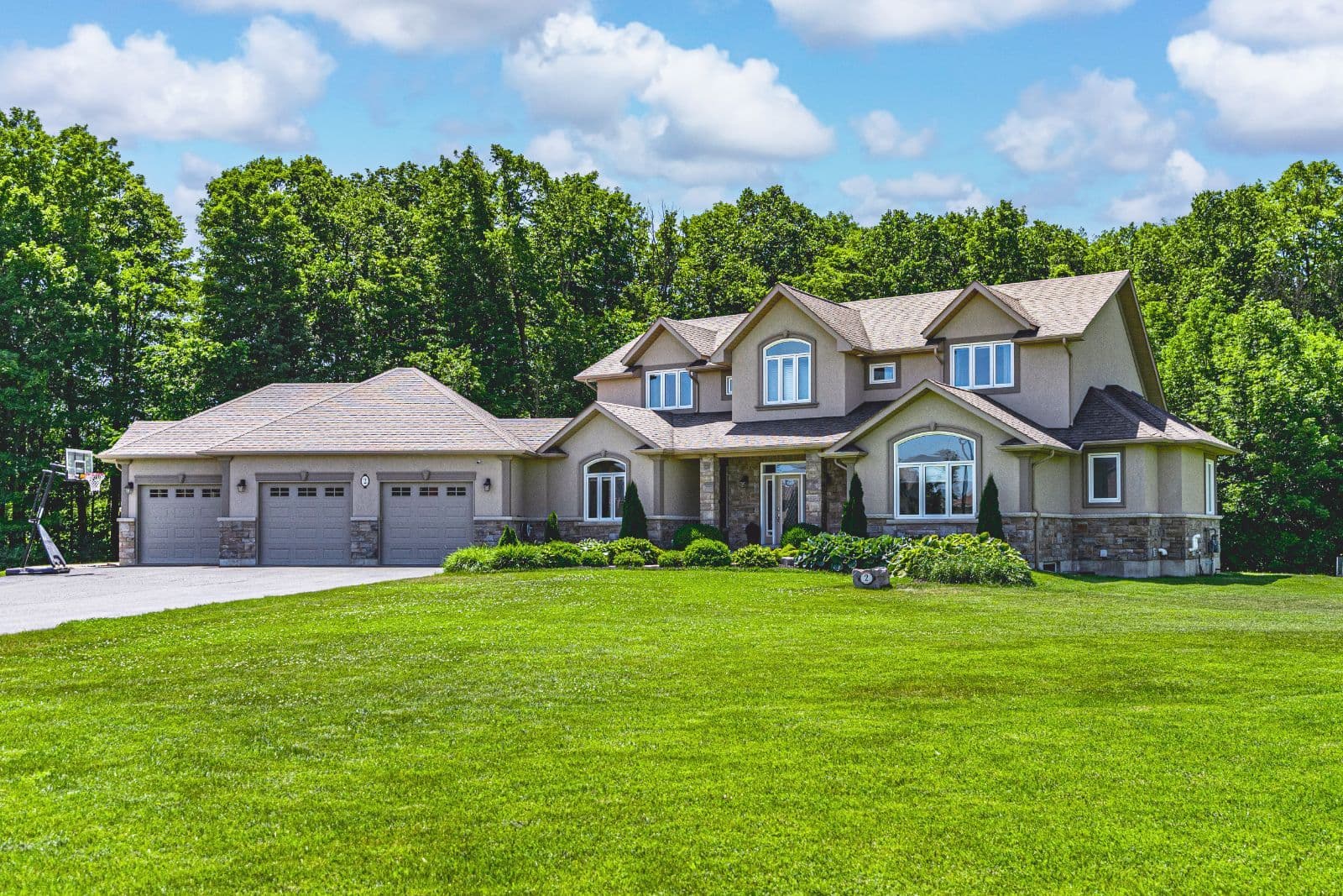 2 Sumach Court, Wasaga Beach, ON L9Z 0A8