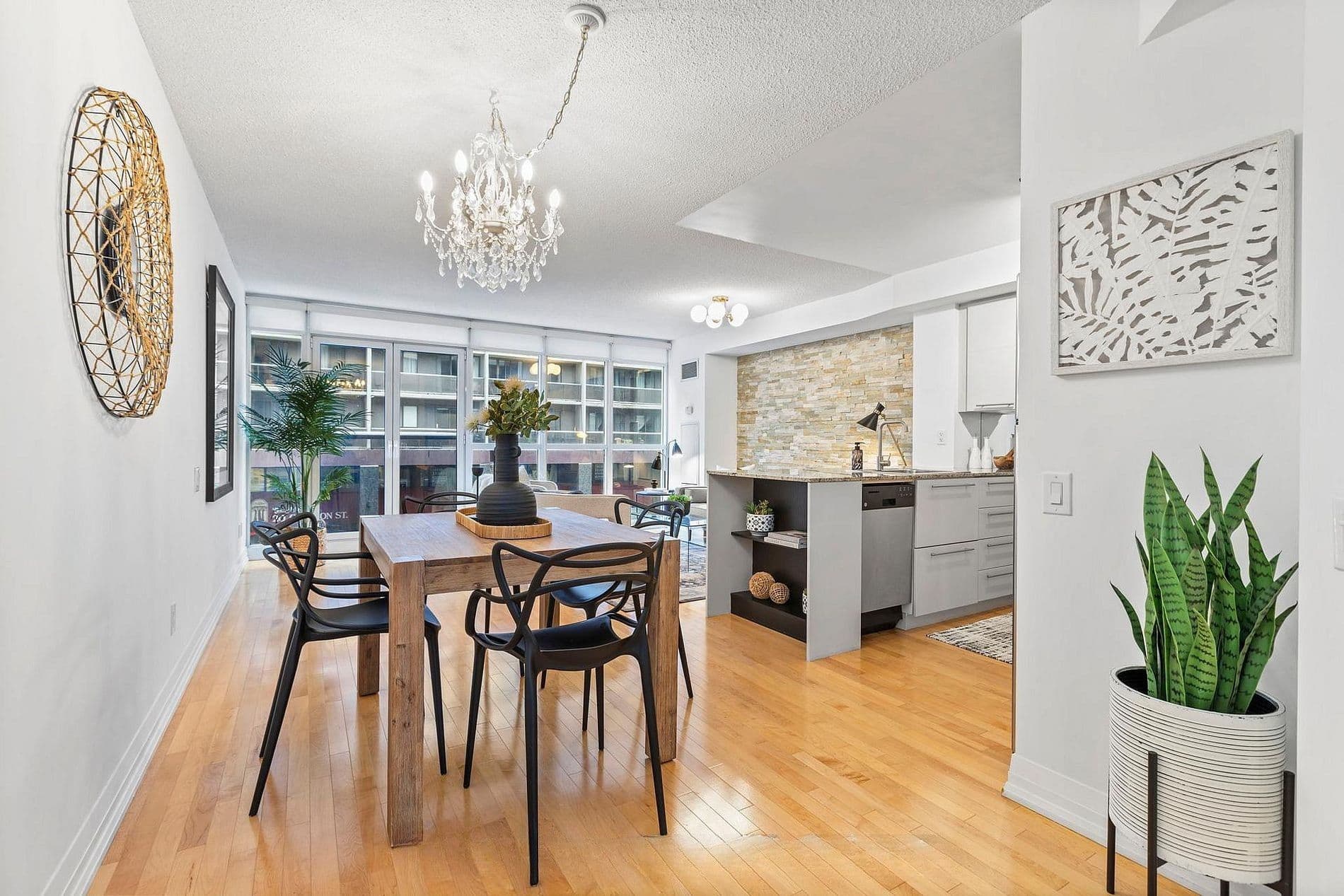 25 Carlton Street 328, Toronto C08, ON M5B 1L4