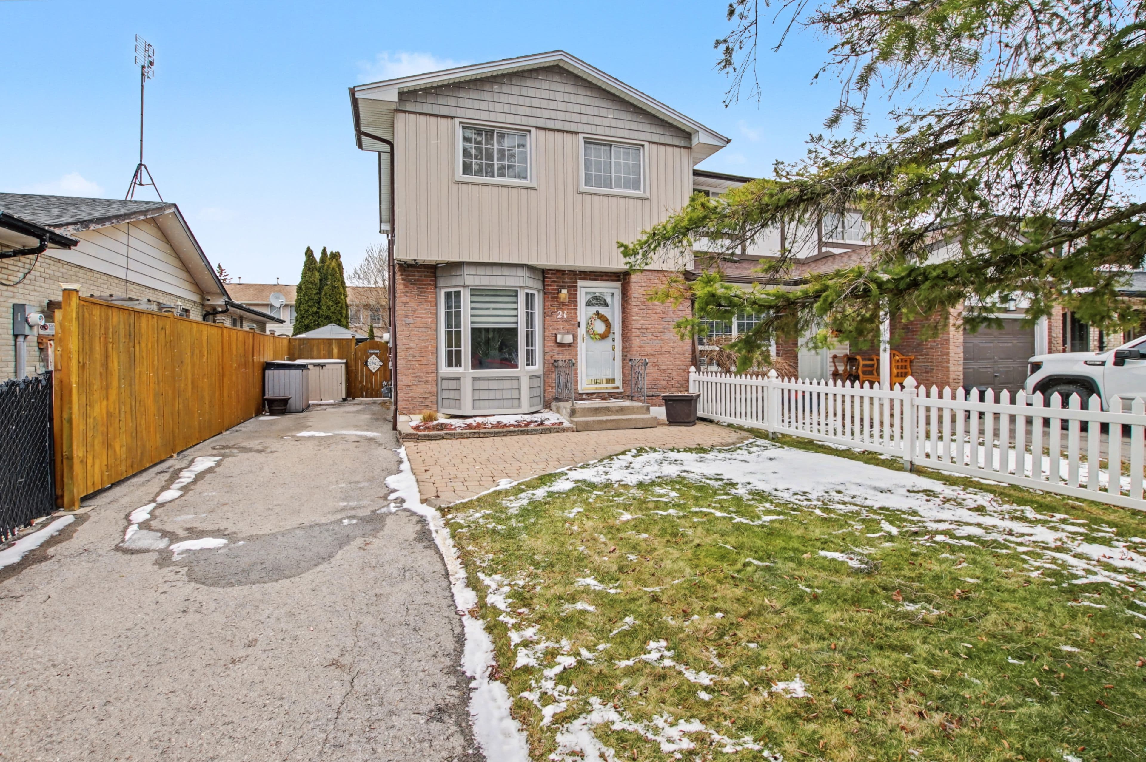 21 Greystone Crescent, St. Catharines, ON L2N 6P1