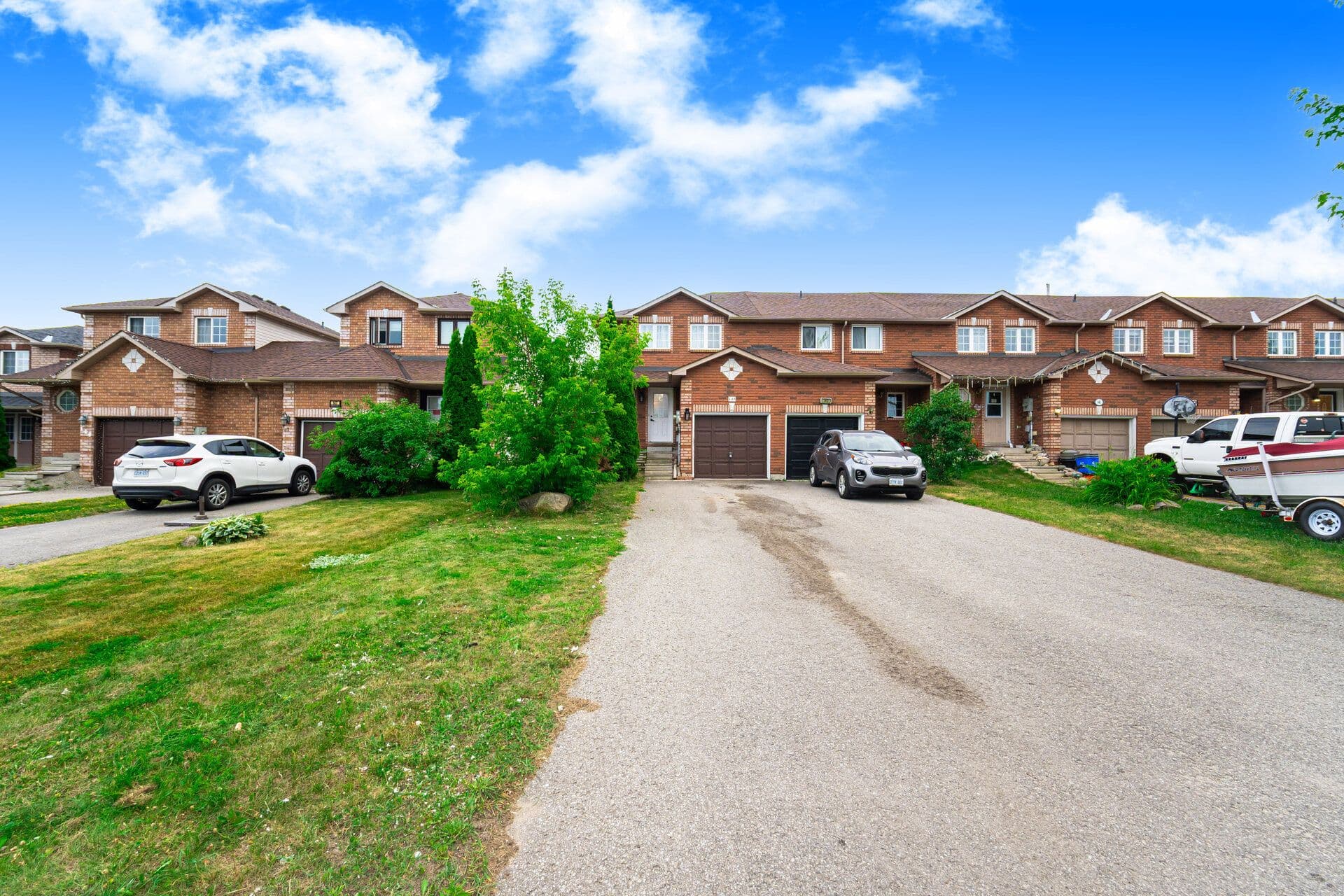145 Courtney Crescent, Barrie, ON L4N 5T2