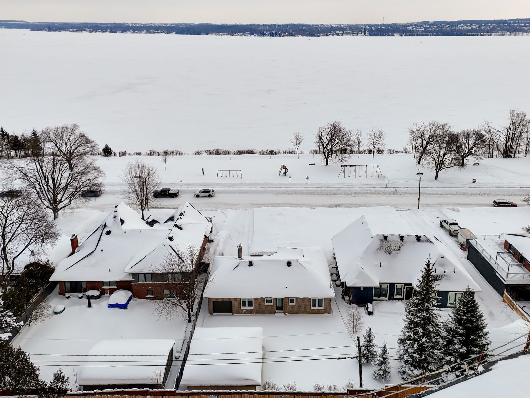 68 Kempenfelt Drive, Barrie, ON L4M 1C1