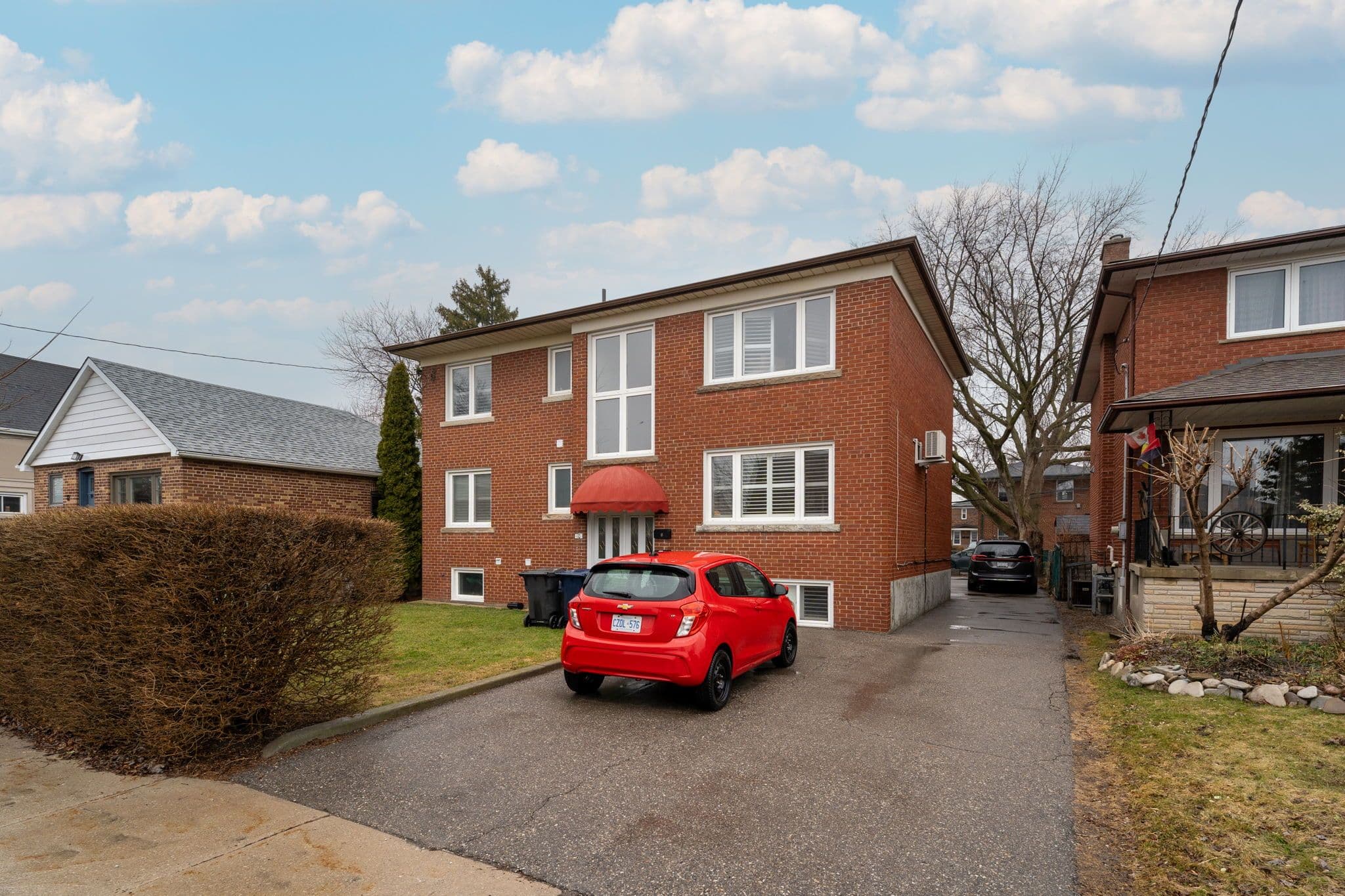 10 Woodbury Road, Toronto W06, ON M8W 1X6