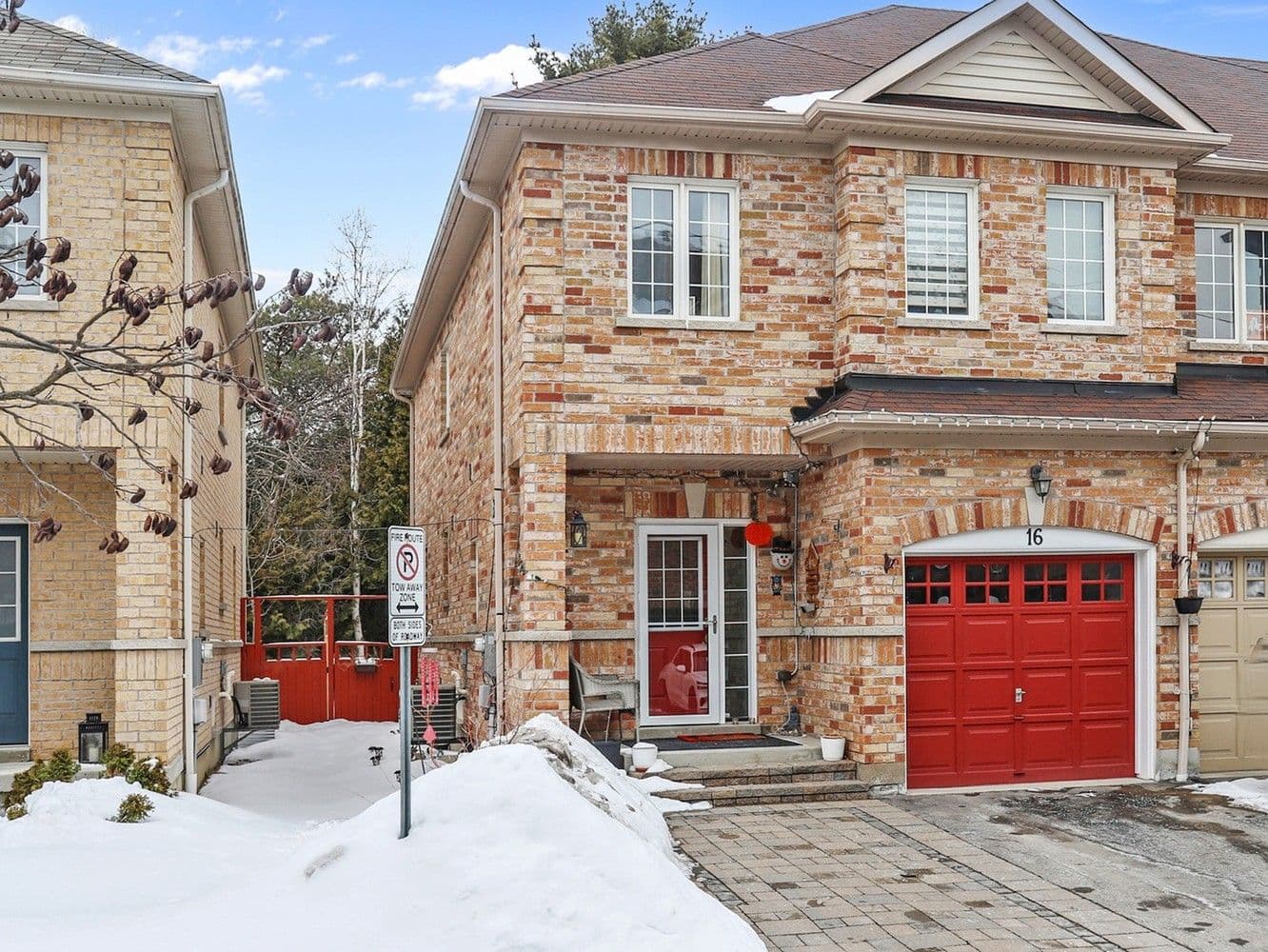 16 Edison Way, Whitby, ON L1R 0M3