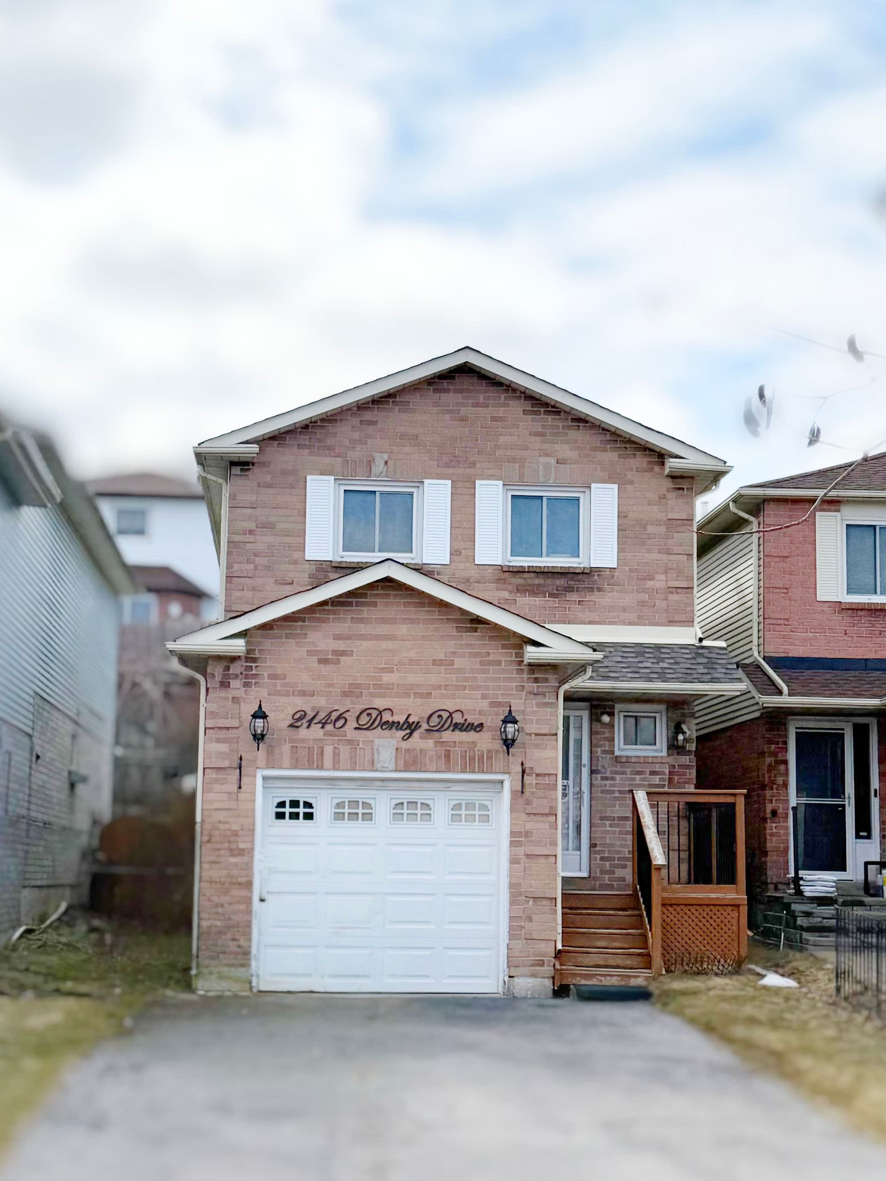 2146 Denby Drive, Pickering, ON L1X 1Z2
