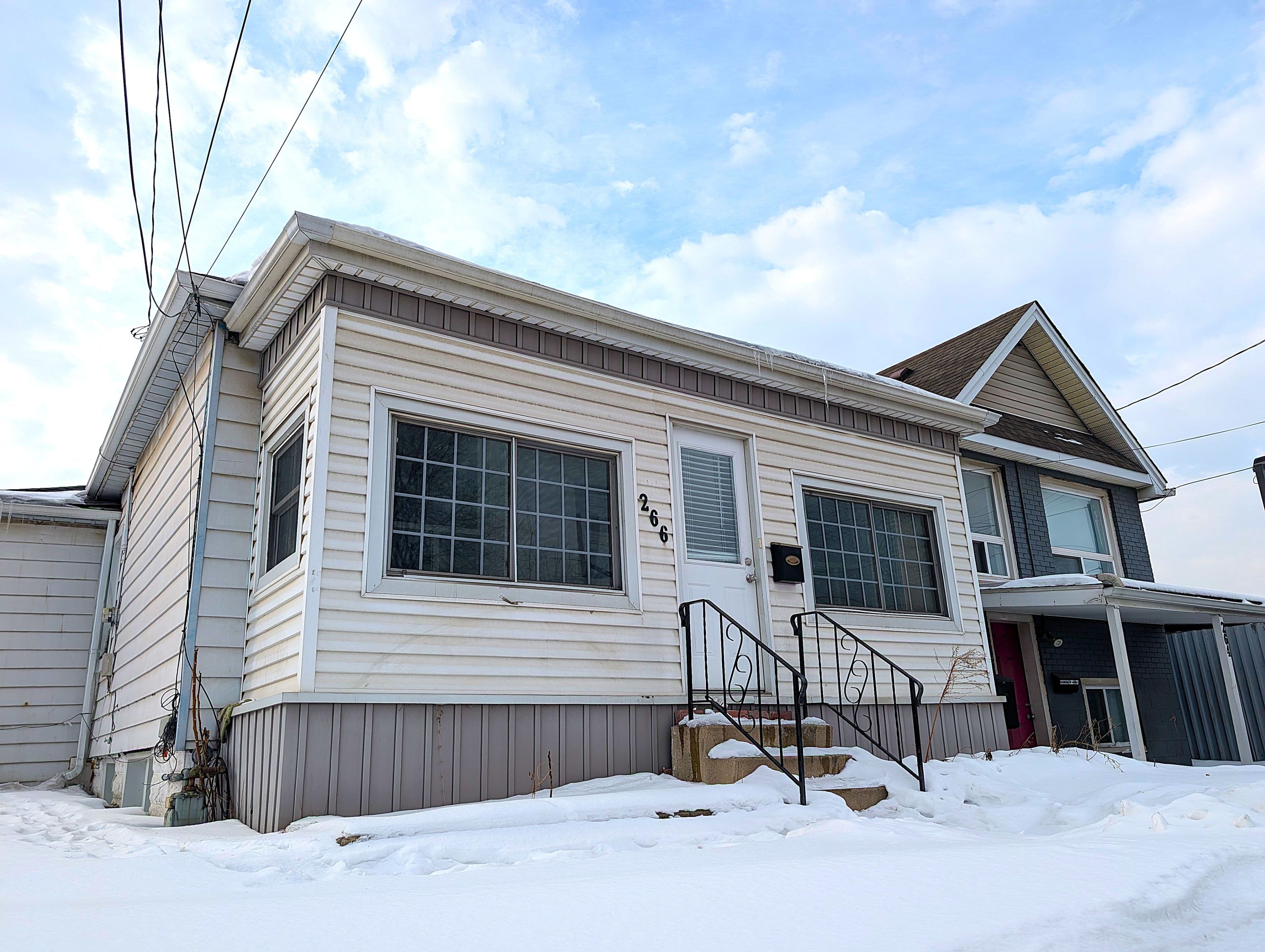 266 Beach Road, Hamilton, ON L8L 4B2