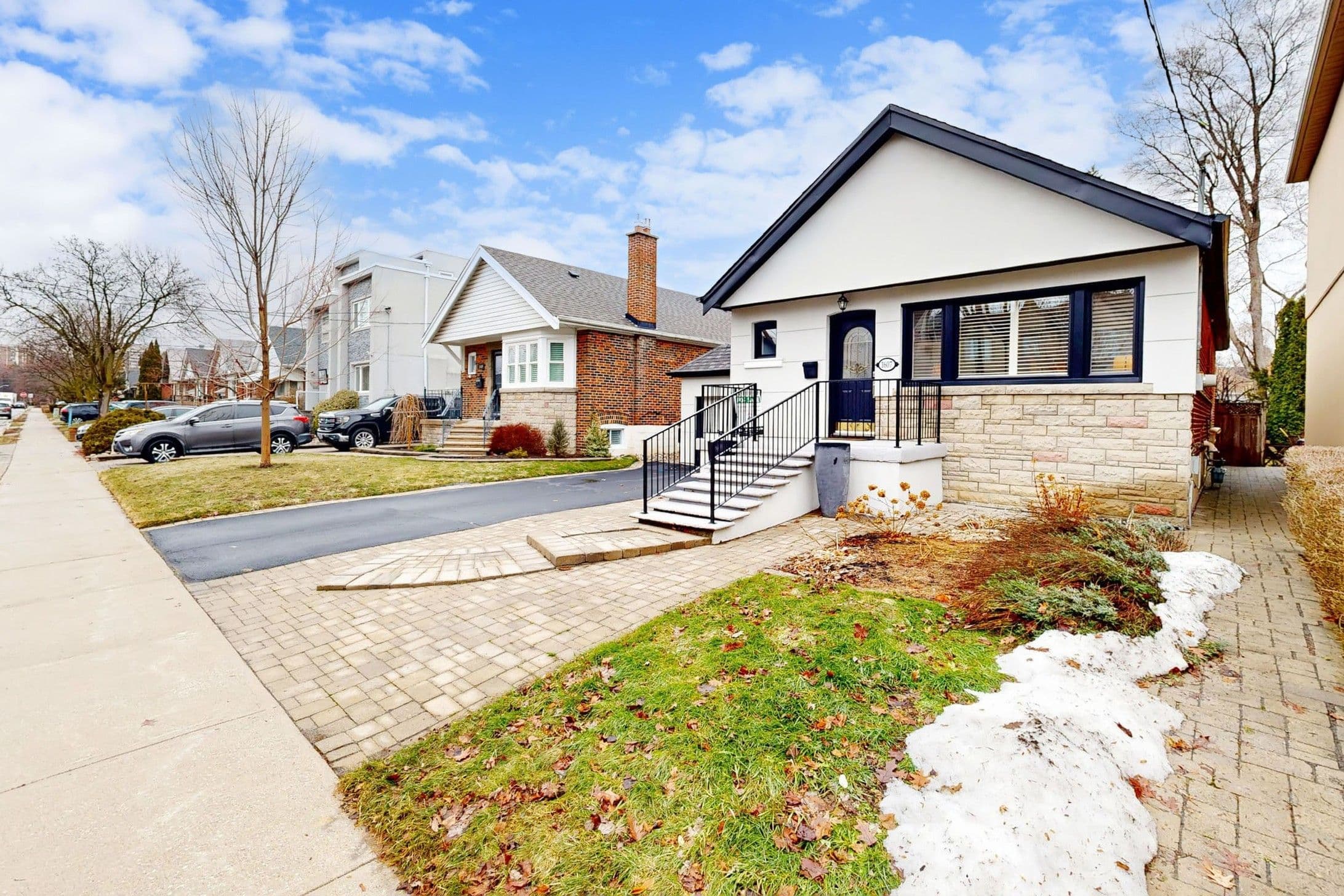 1607 Woodbine Heights Boulevard, Toronto E03, ON M4B 3A3