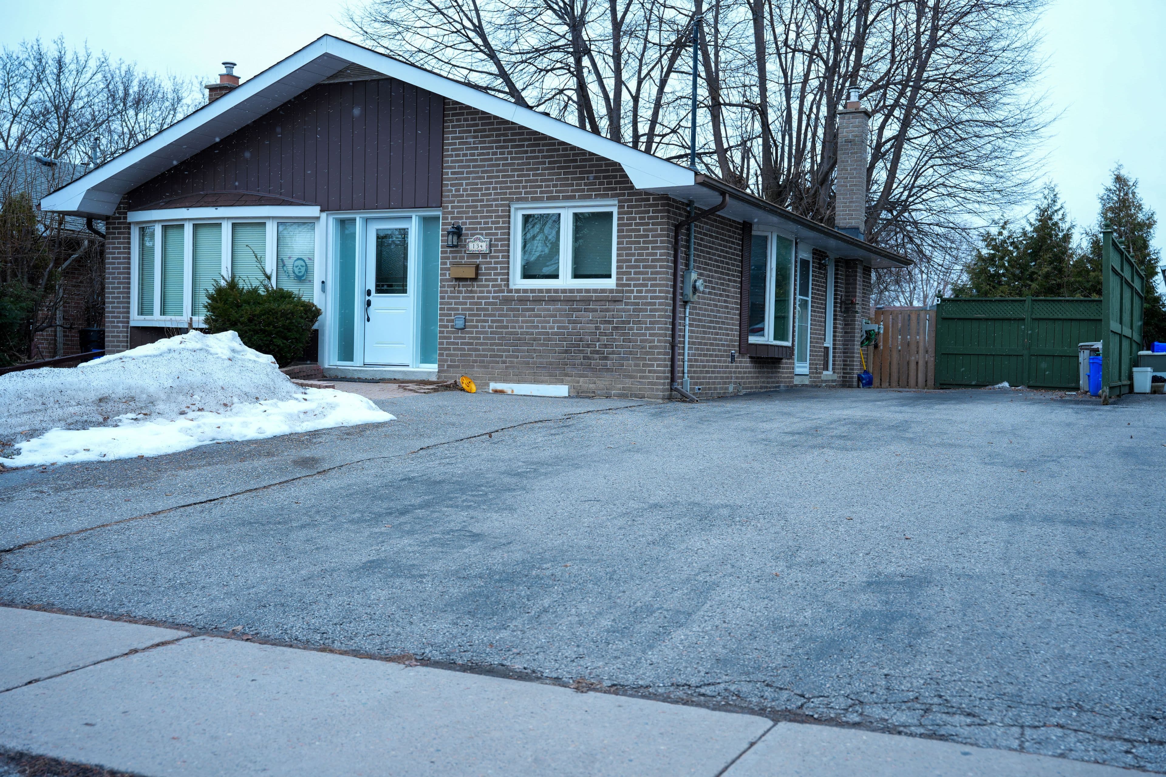 134 Melrose Street Basement, Oshawa, ON L1H 6Y1