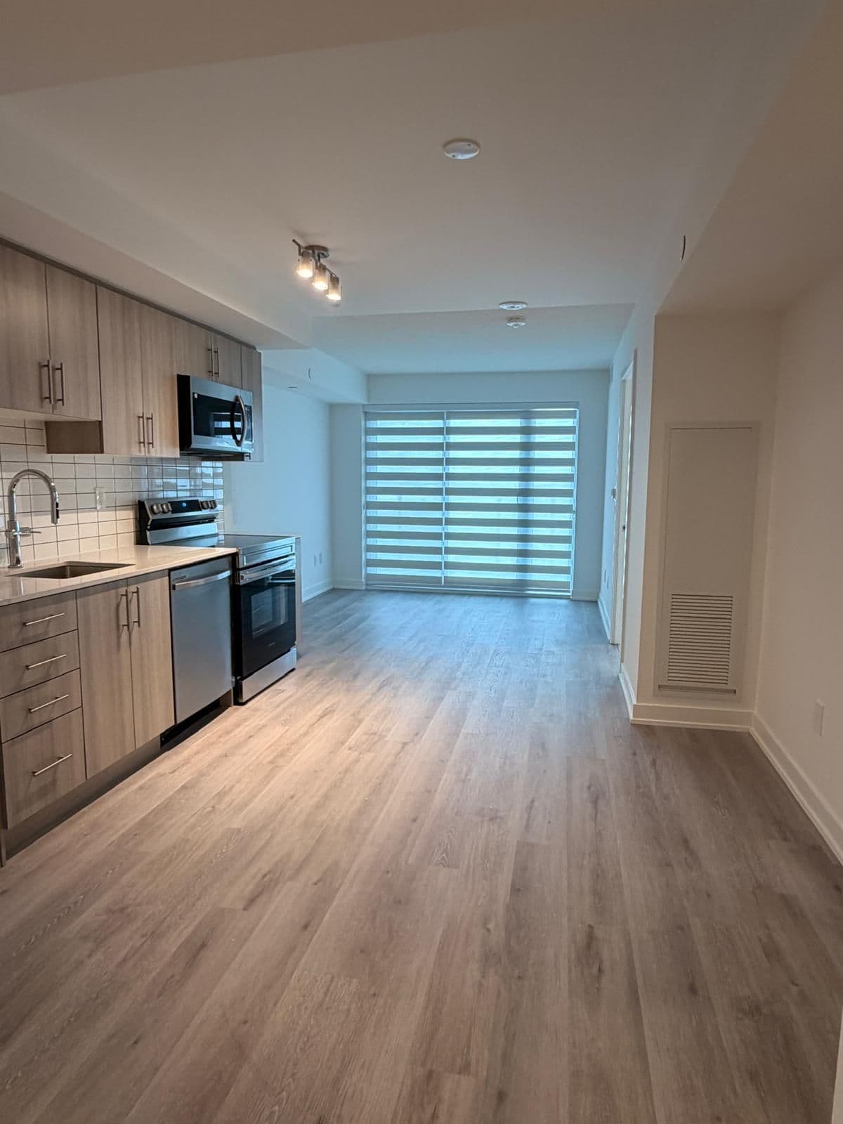 1010 Sandy Beach Road 907, Pickering, ON L1W 0C7