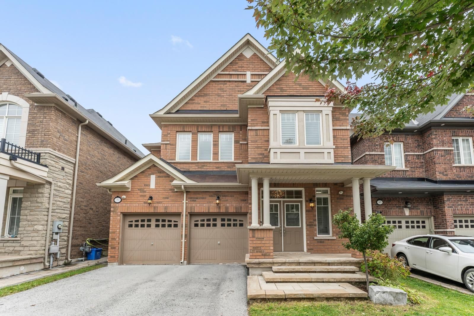 71 Hoey Crescent, Oakville, ON L6M 0W4