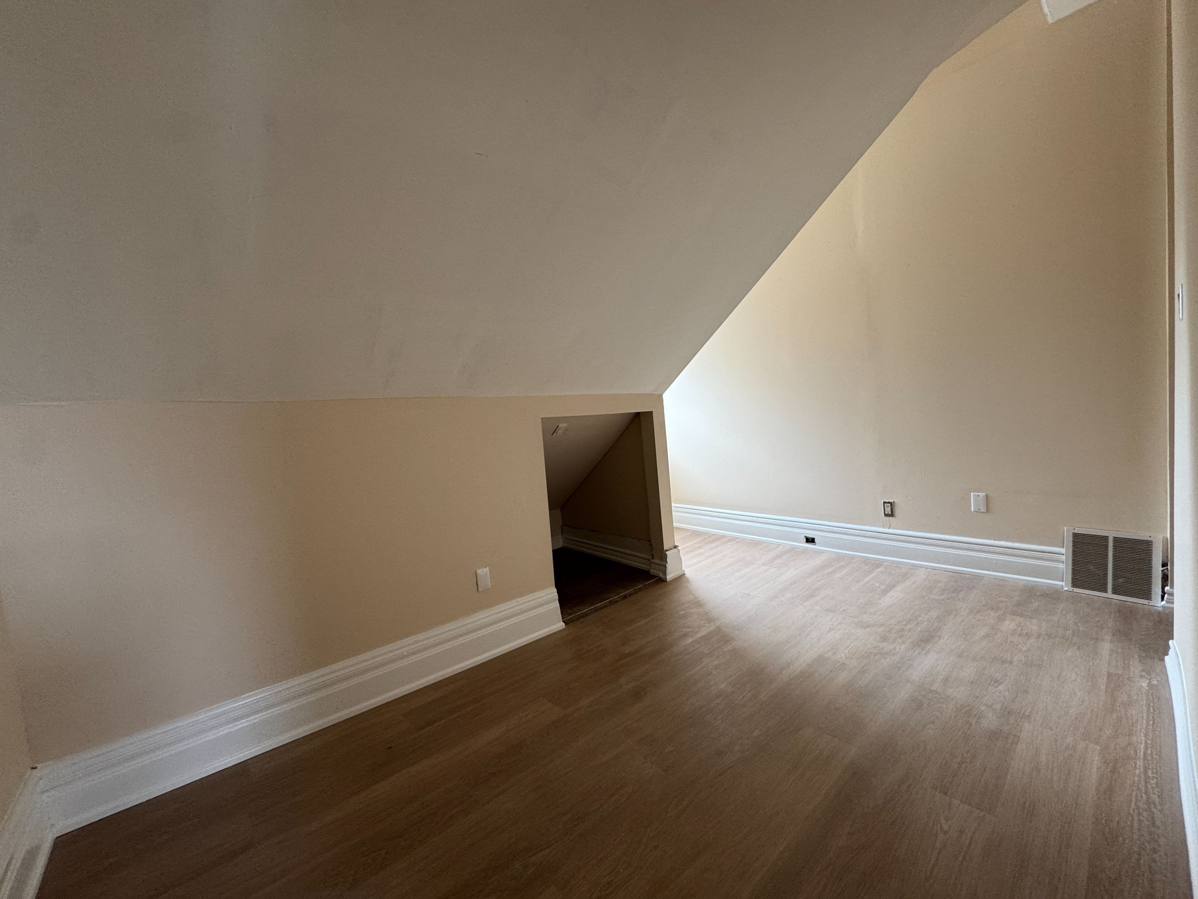 30 Endean Avenue Main, Toronto E01, ON M4M 1W6