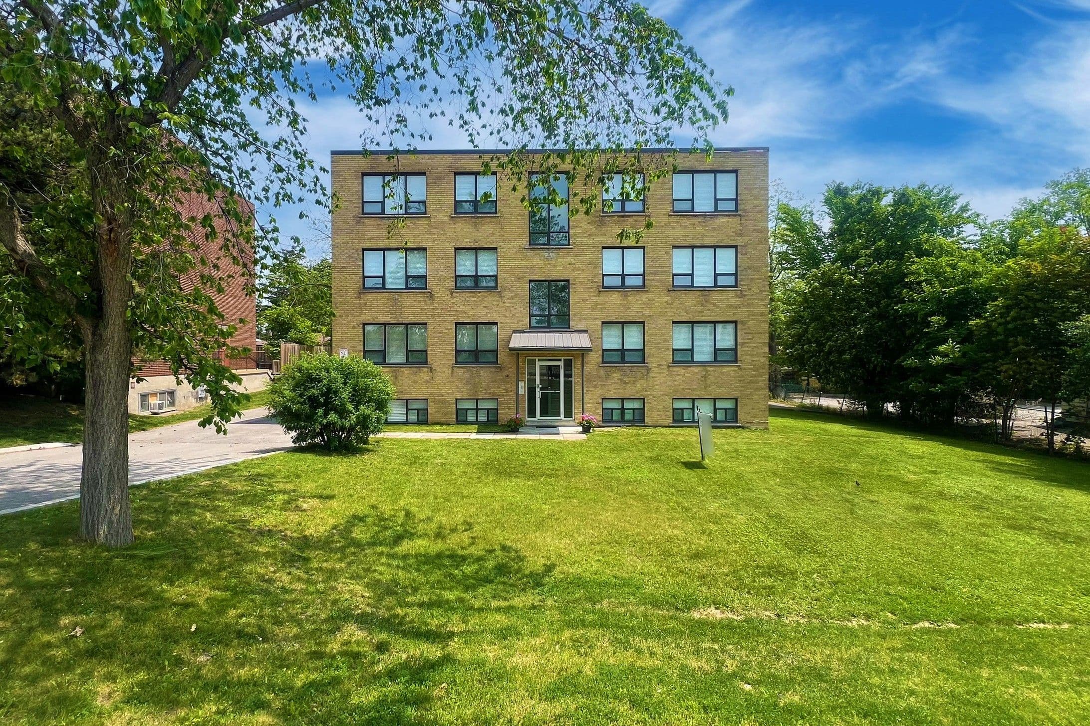 9901 Yonge Street 4, Richmond Hill, ON L4C 1V1