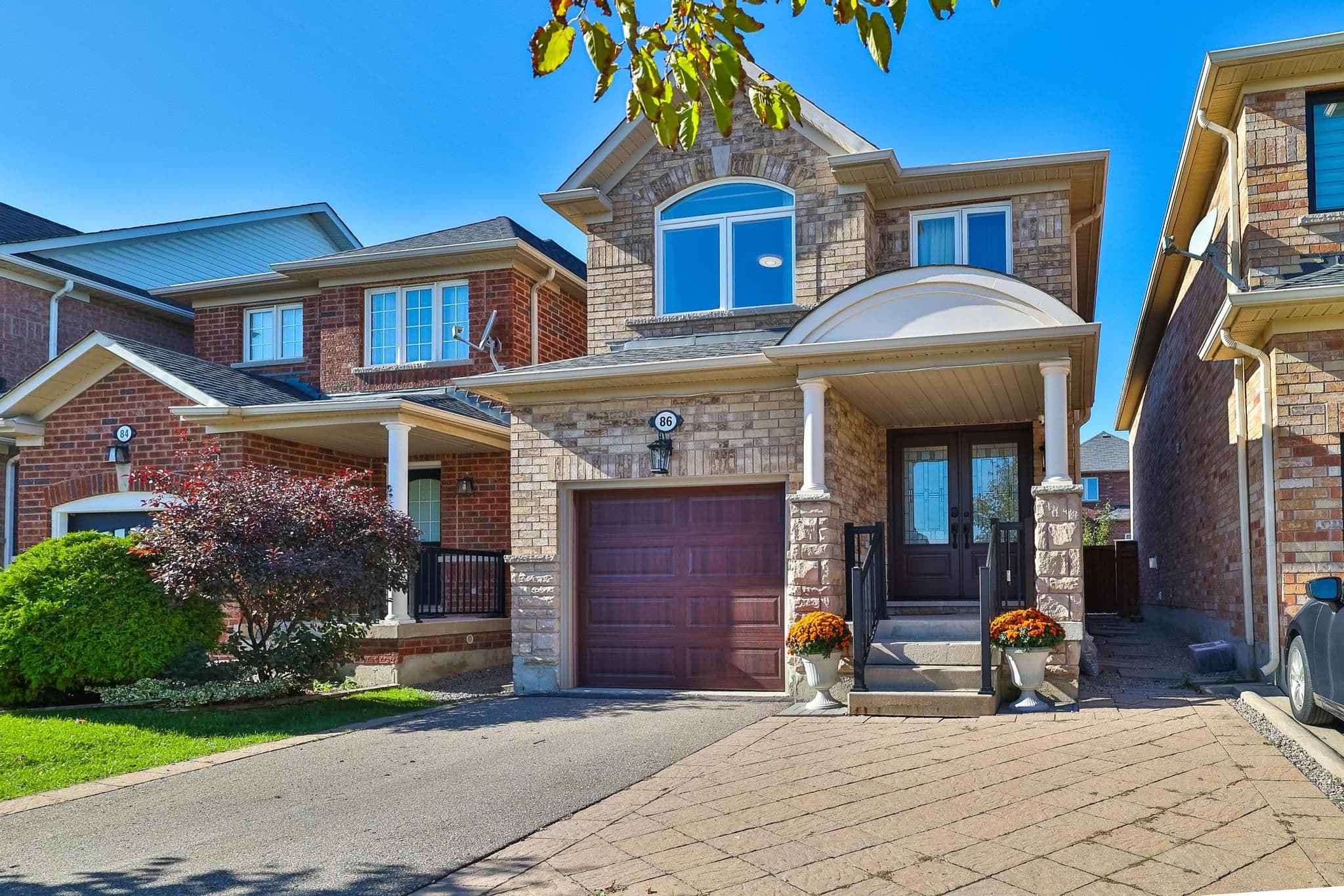 86 Venice Gate Drive, Vaughan, ON L4H 0E7