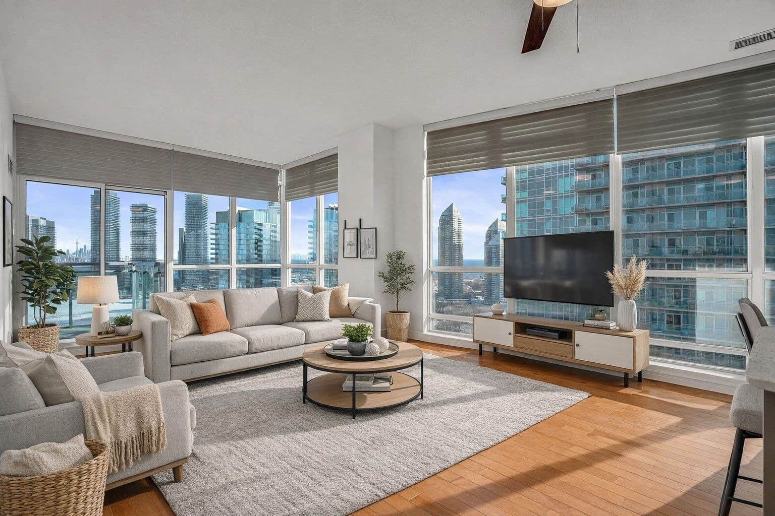 185 Legion Road N PH7, Toronto W06, ON M8Y 0A1