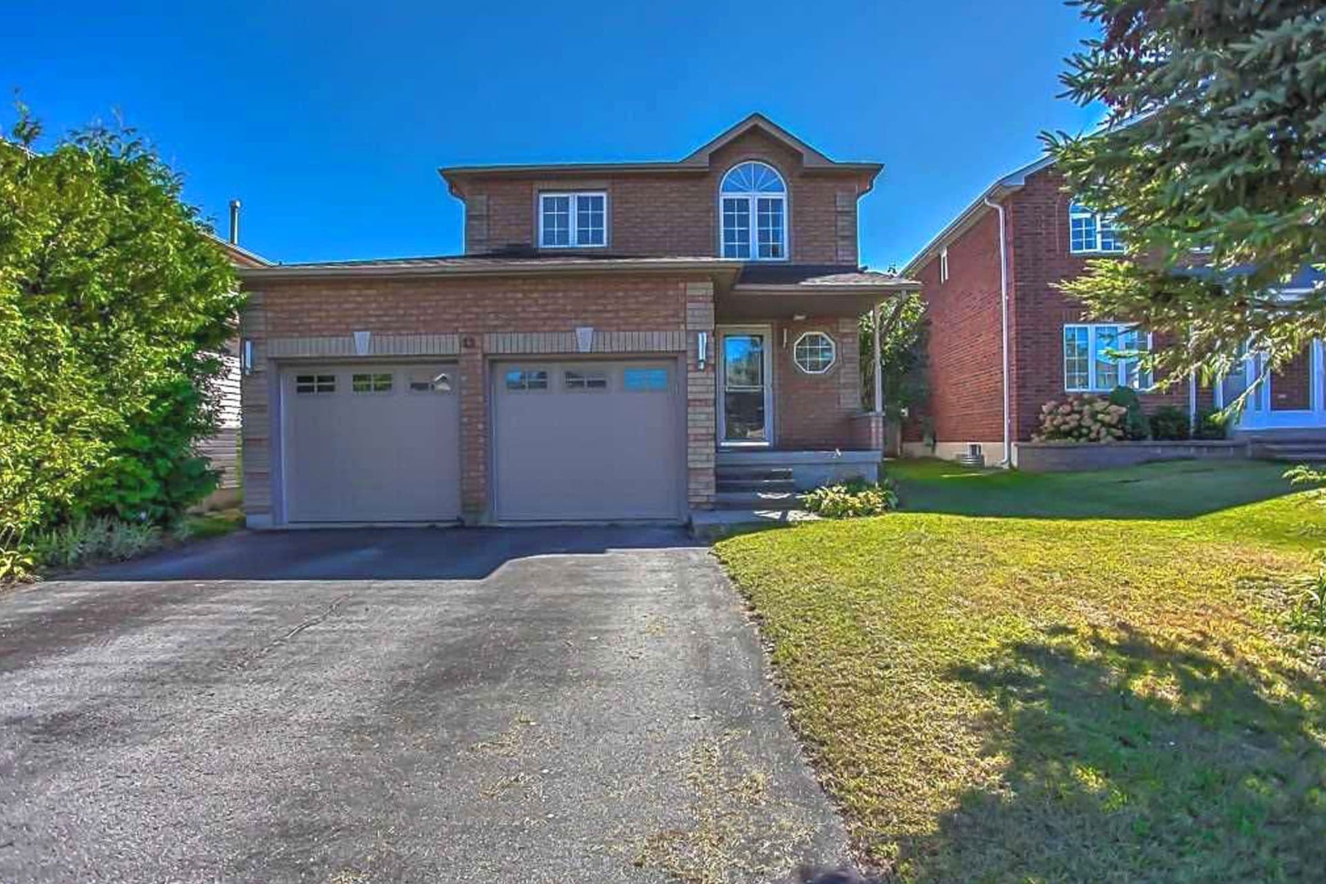 13 White Elm Road, Barrie, ON L4N 8S9