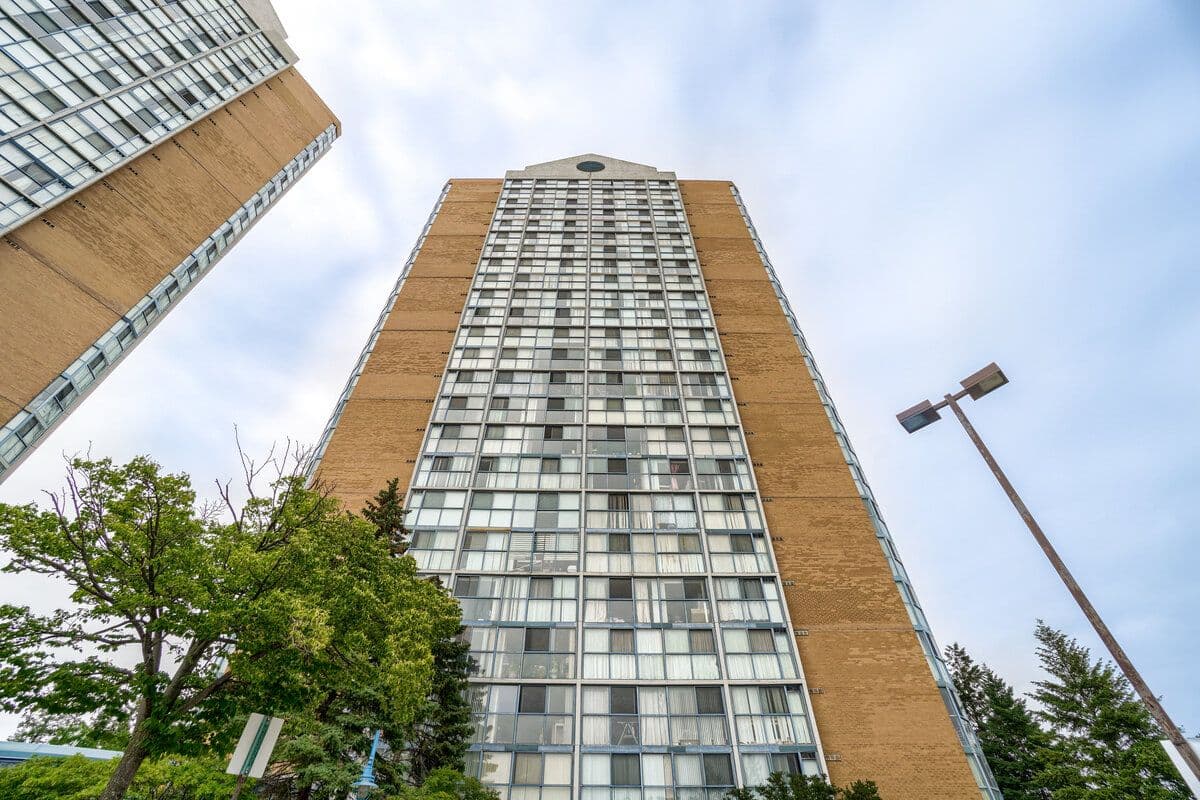 35 Trailwood Drive 1615, Mississauga, ON L4Z 3L6