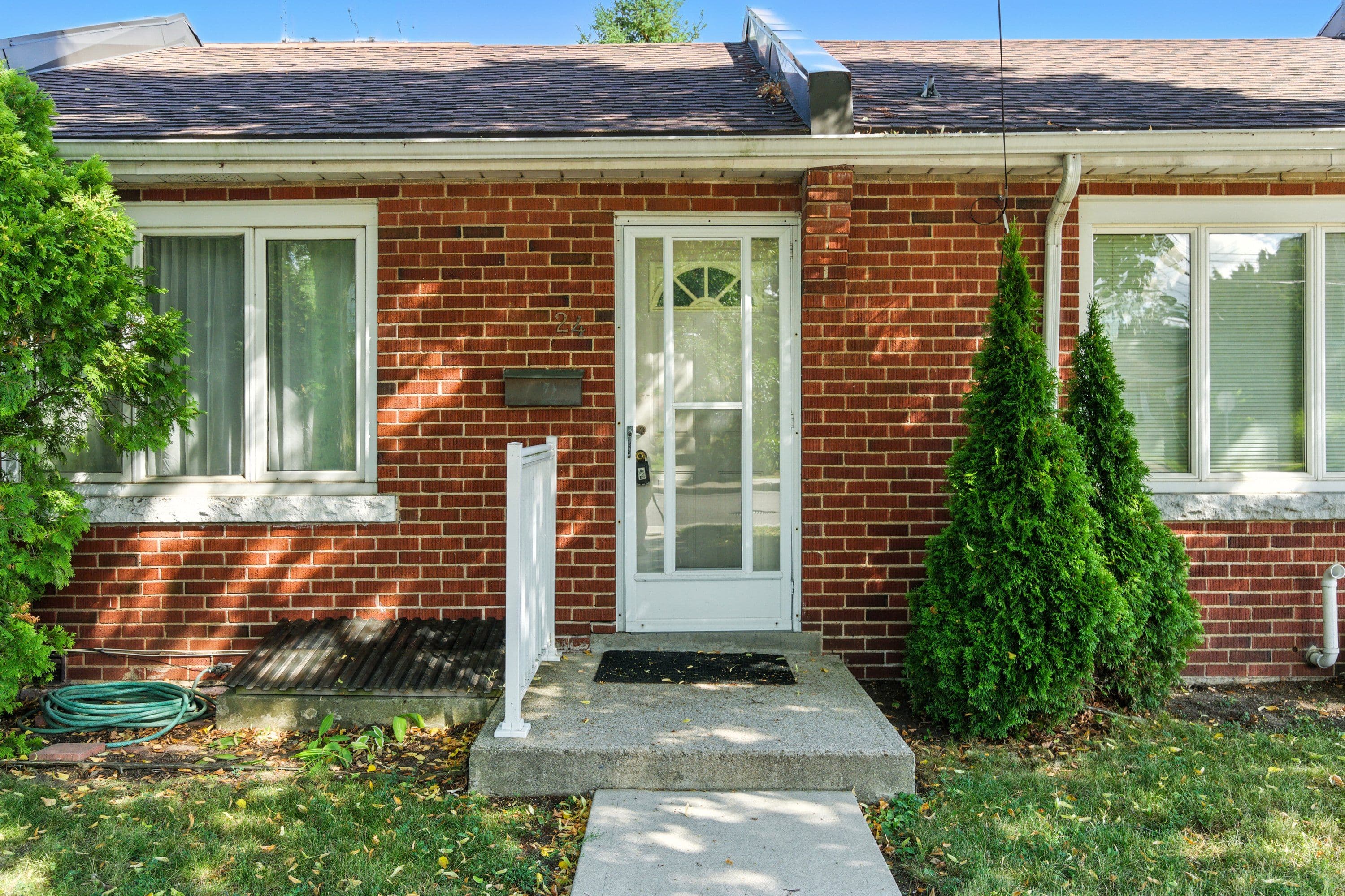 24 Macklin Street N, Hamilton, ON L8S 3S1