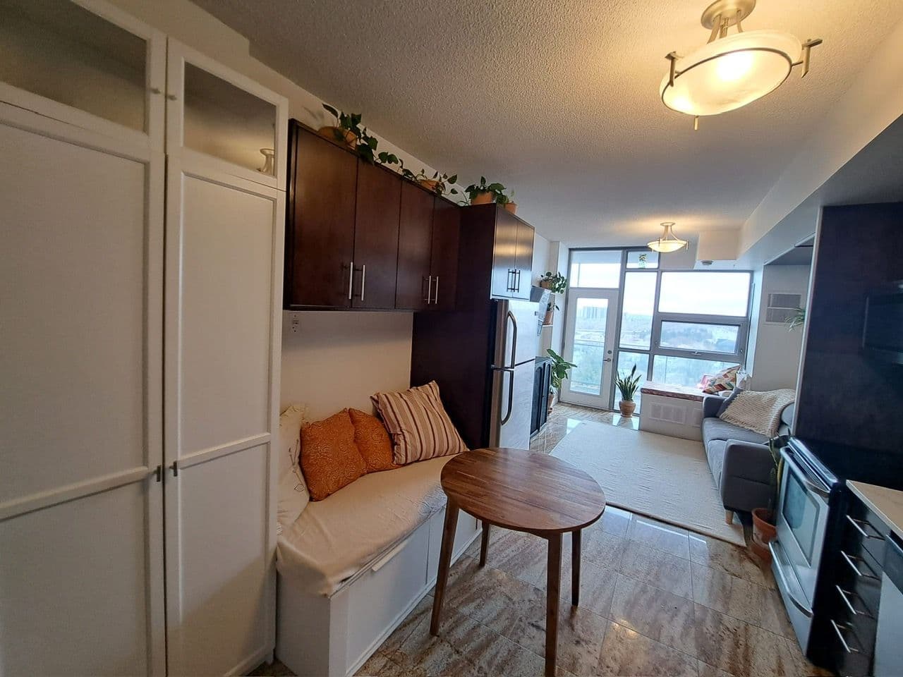 2464 Weston Road 915, Toronto W04, ON M9N 0A2