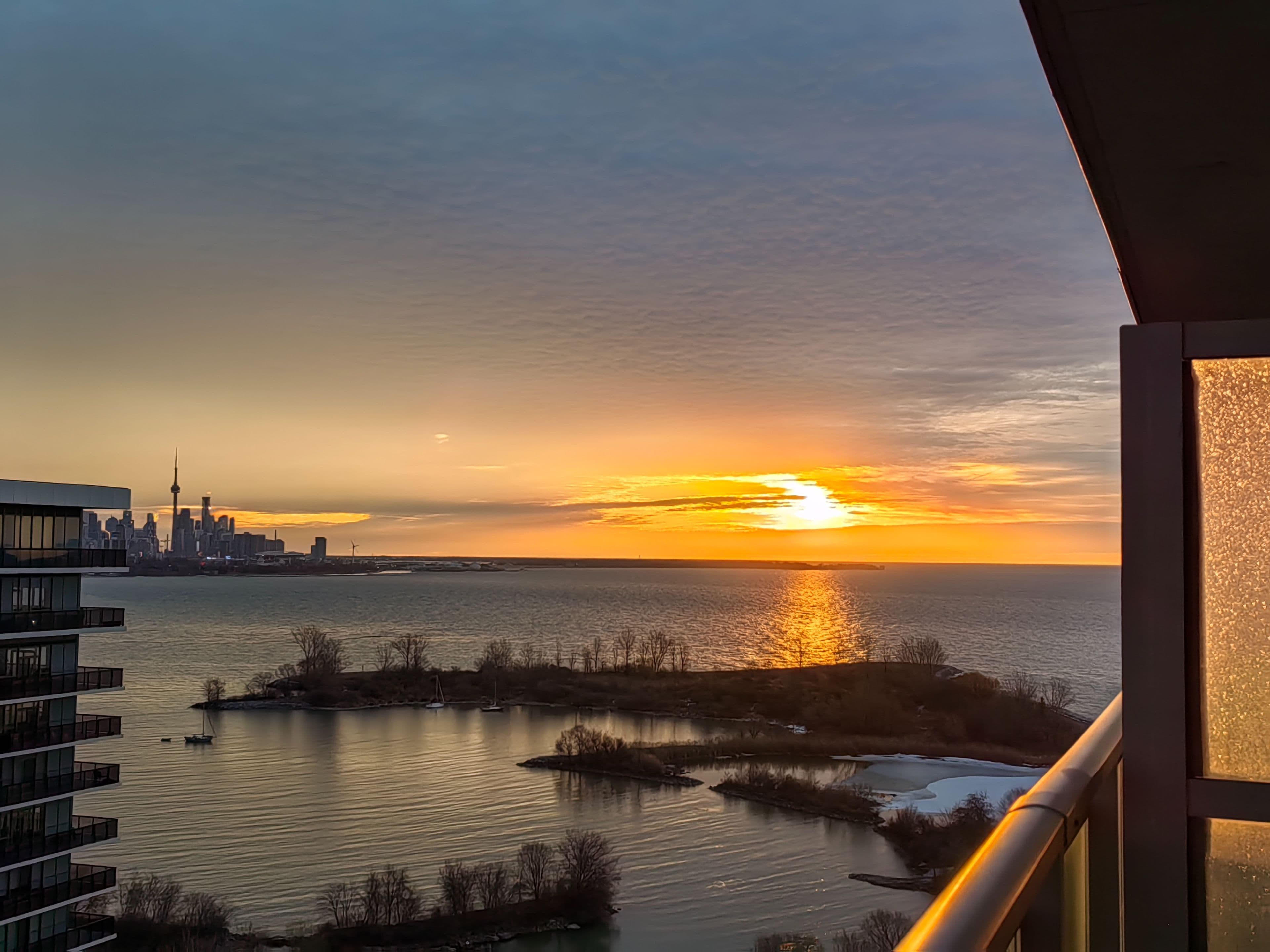 33 Shore Breeze Drive 1608, Toronto W06, ON M8V 0G1