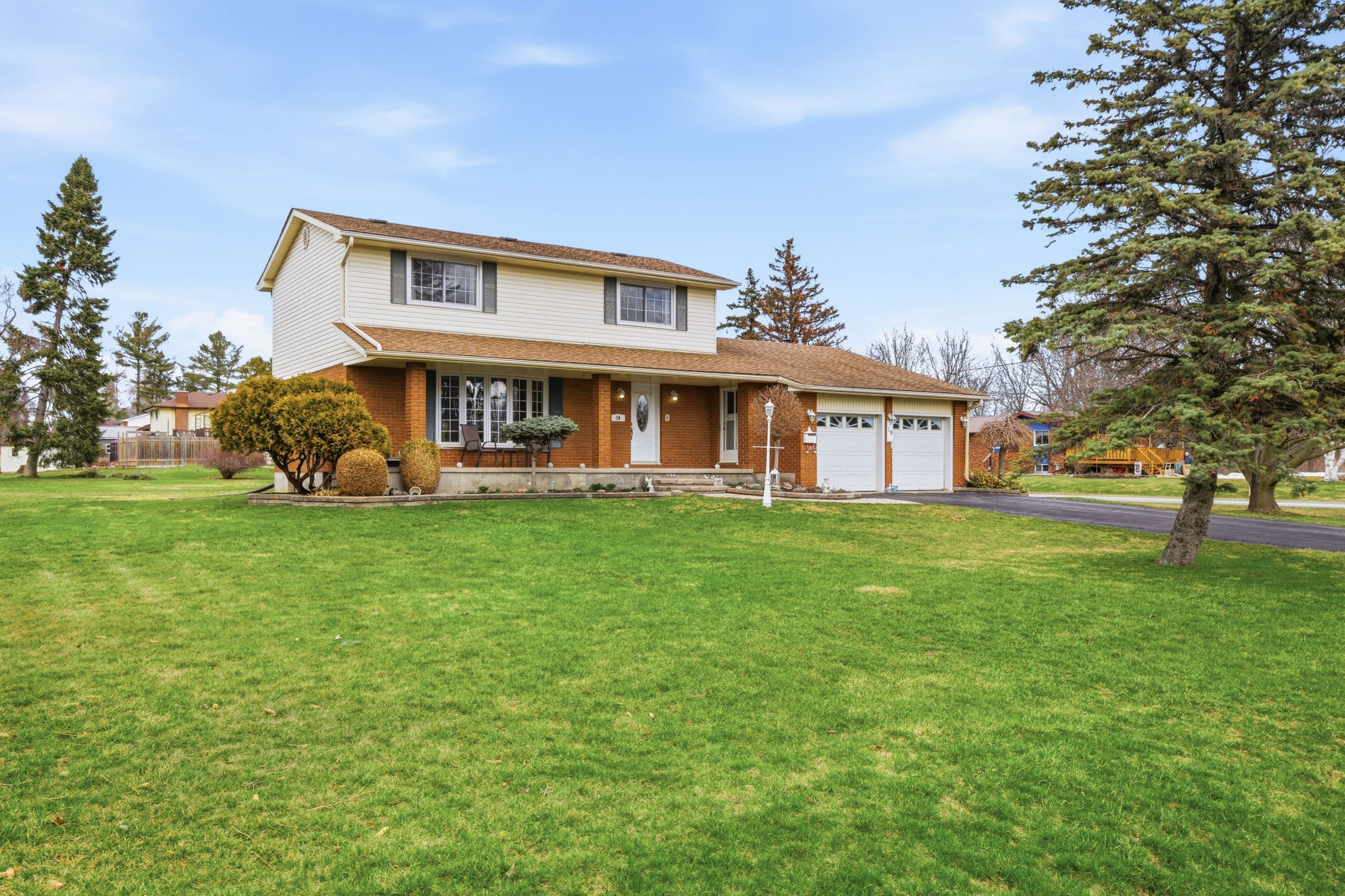 19 Country Club Drive, Quinte West, ON K8R 1B4