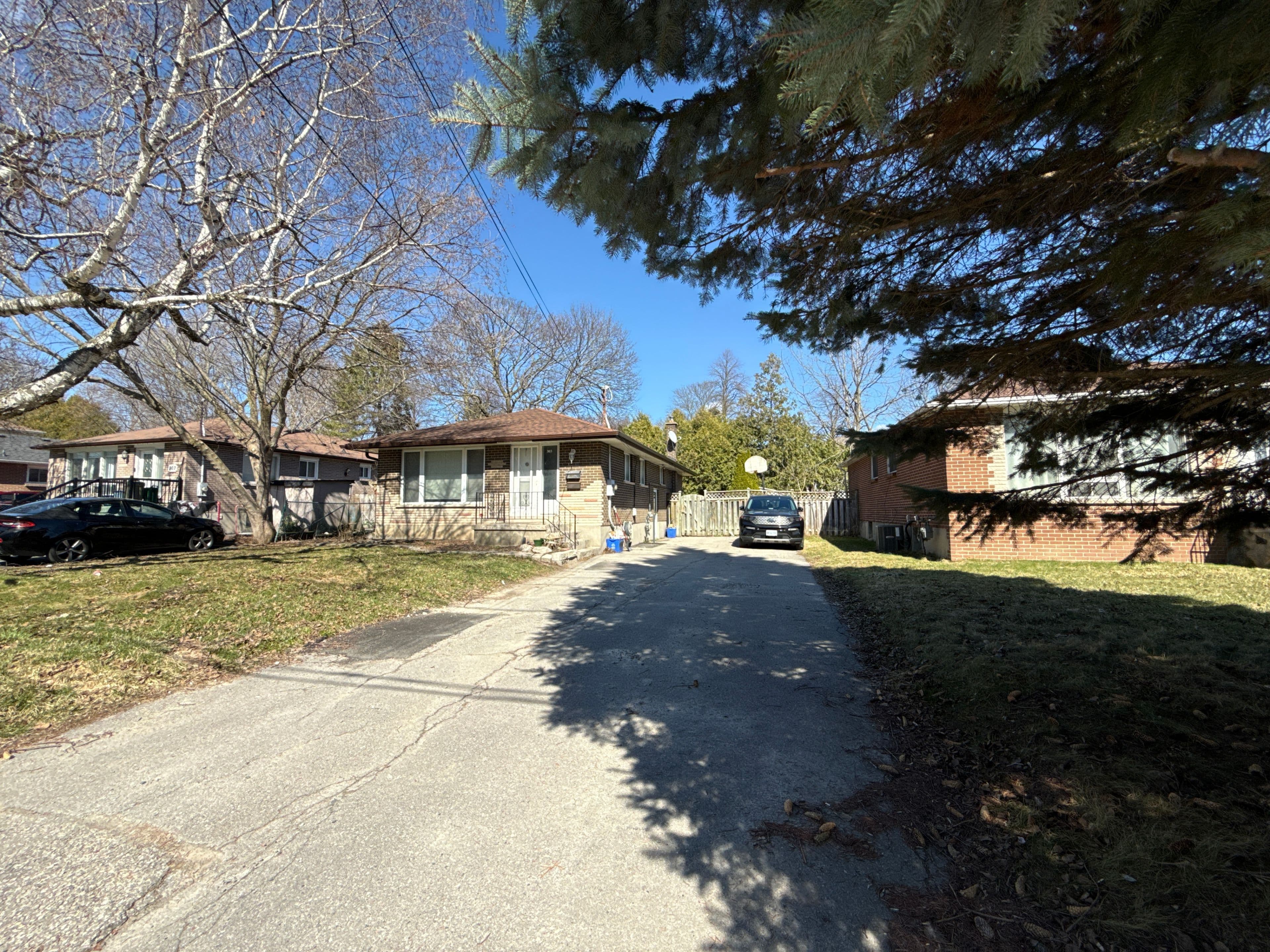 303 Wilson Road N, Oshawa, ON L1G 6E4