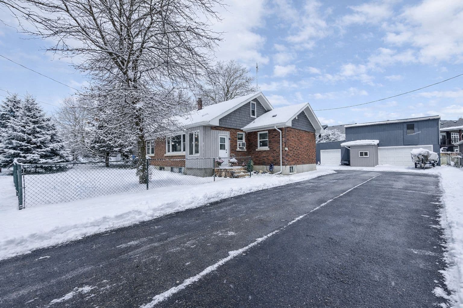 222 Ridgeway Road, Fort Erie, ON L0S 1B0