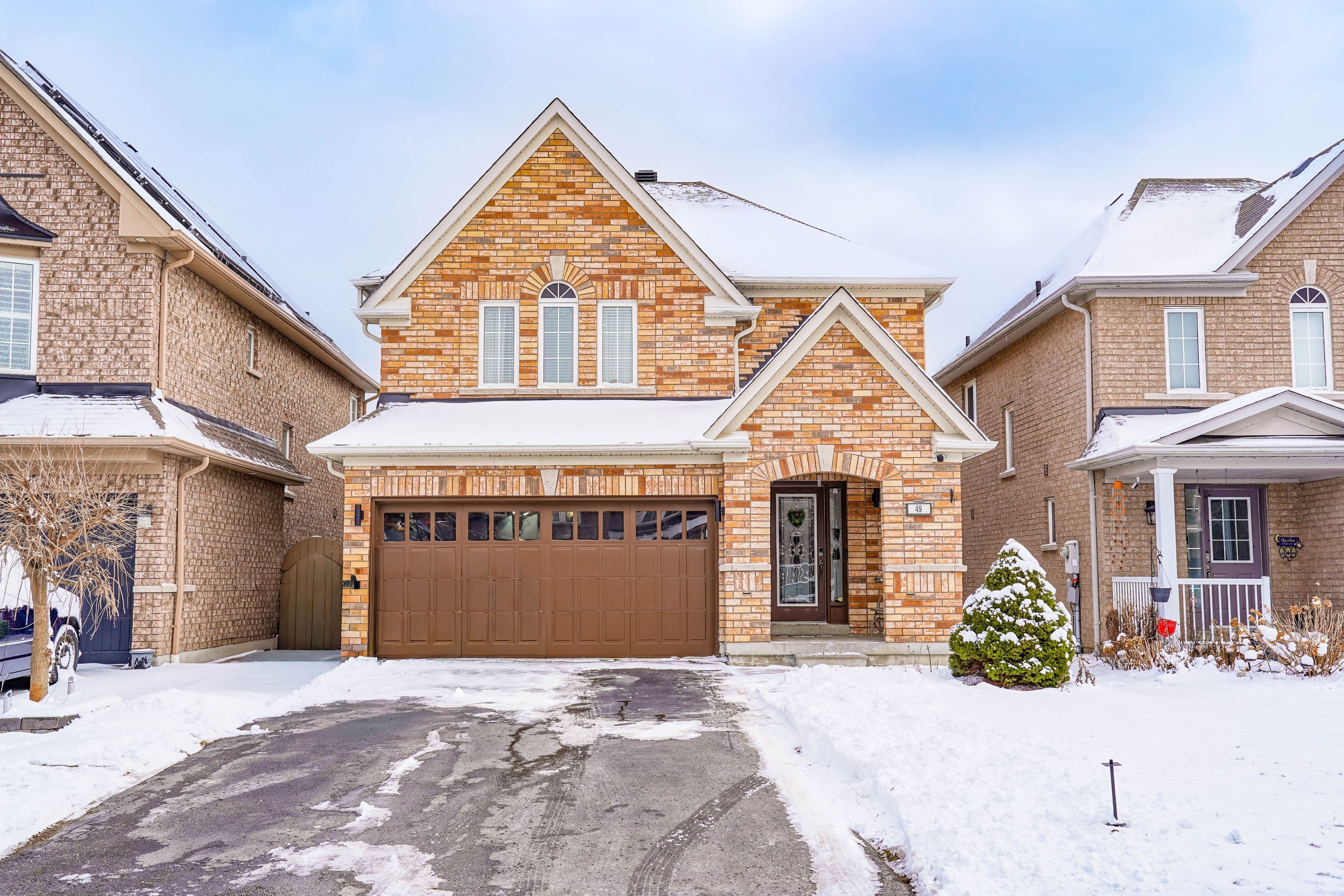 49 Mount Pleasant Avenue, Whitby, ON L1N 0E1