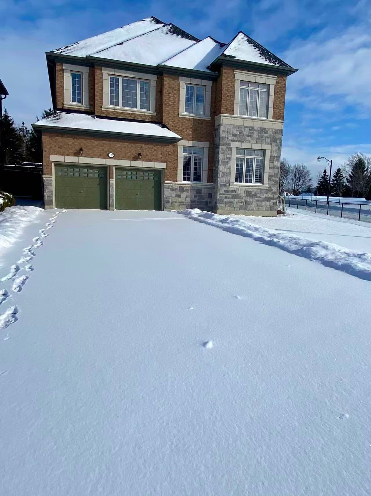 123 Mitchell Place, Newmarket, ON L3Y 0E2