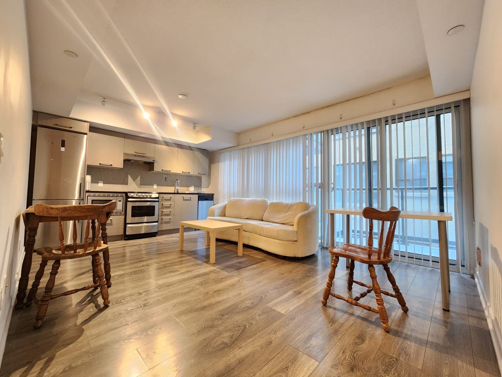 87 Peter Street 1011, Toronto C01, ON M5V 2G4