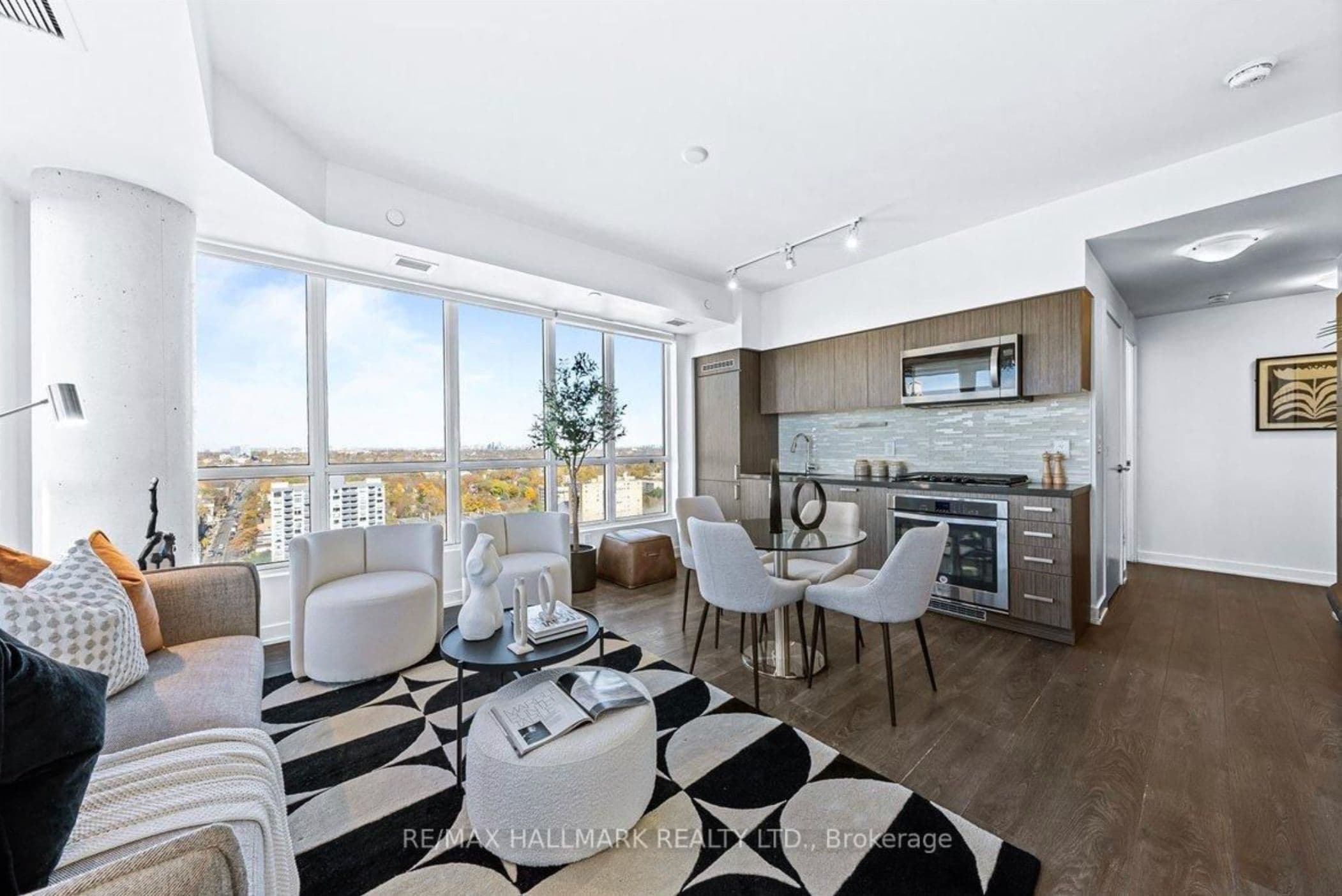 501 St Clair Avenue W 1811, Toronto C02, ON M5P 0A2