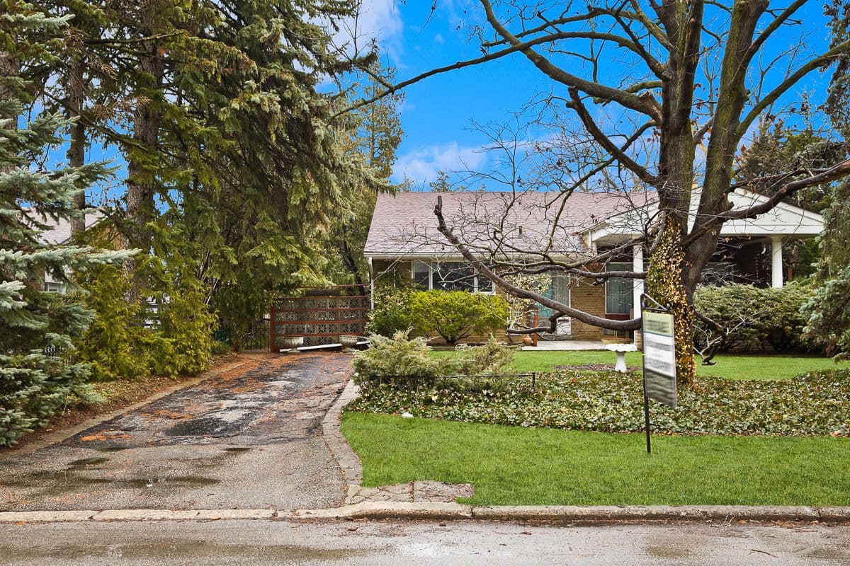 1 Bradgate Road, Toronto C13, ON M3B 1J6