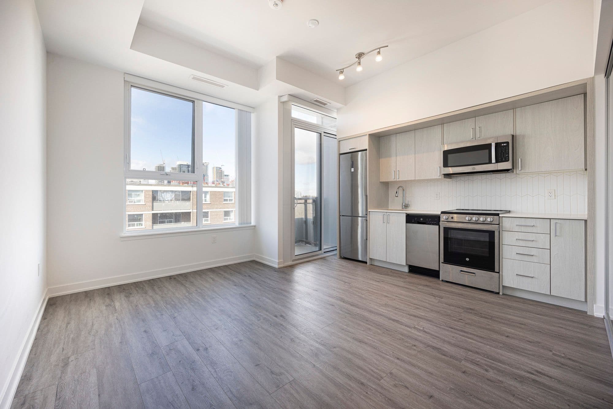 1 Cardiff Road 708, Toronto C10, ON M4P 0G2