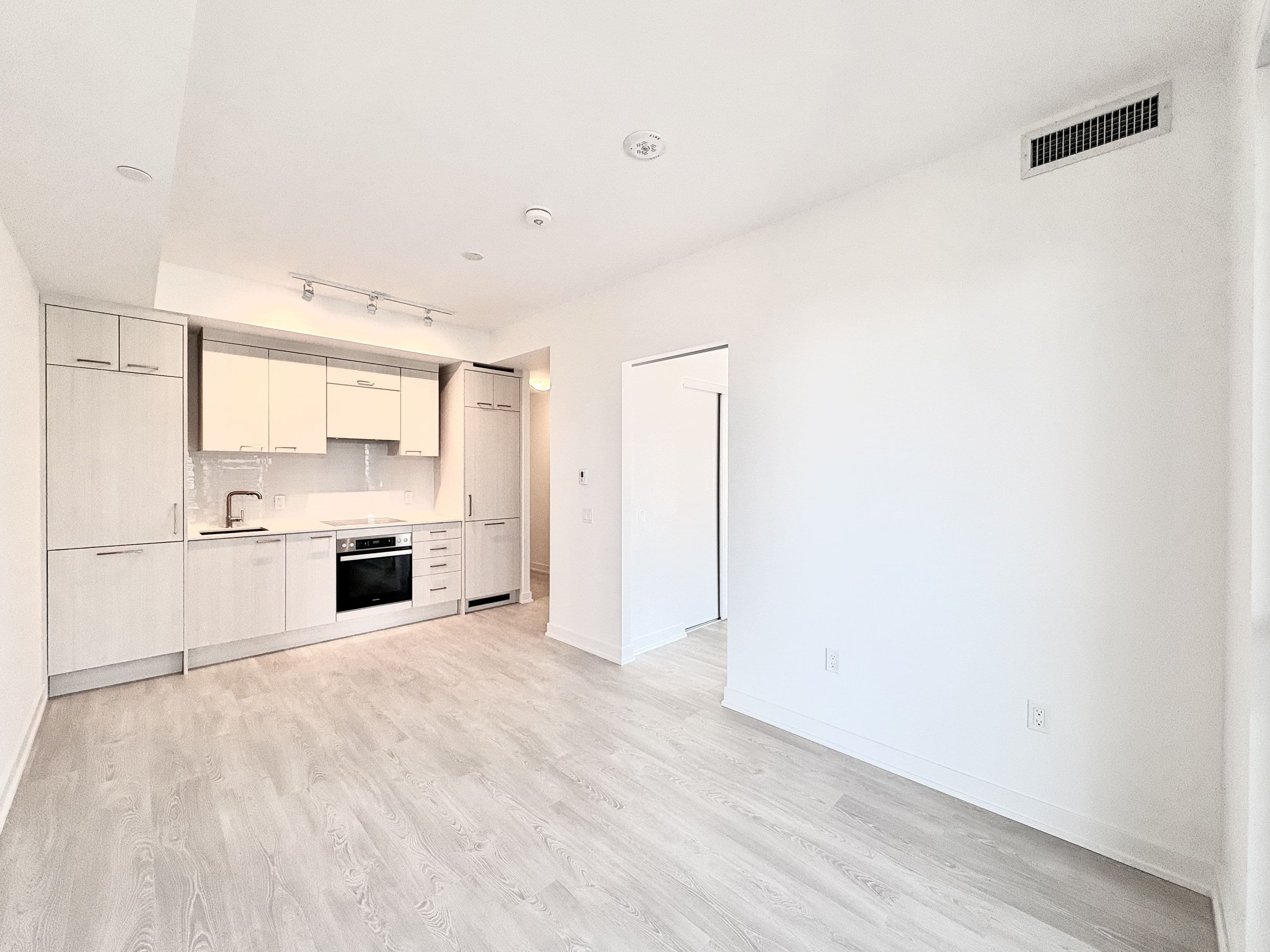 634 Church Street 1606, Toronto C08, ON M4Y 2G3