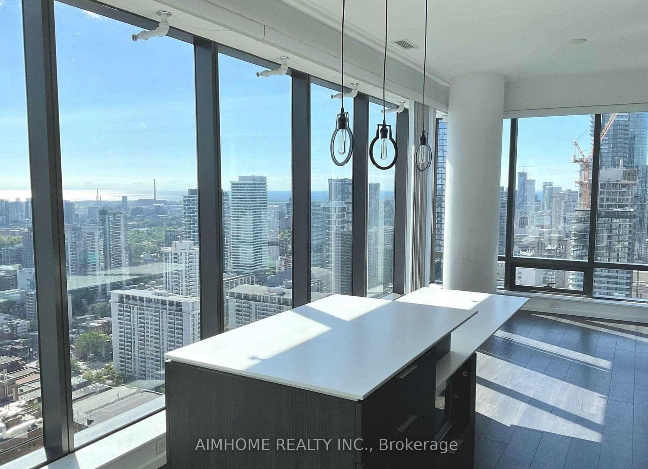 5 St Joseph Street 3702, Toronto C01, ON M4Y 1J6