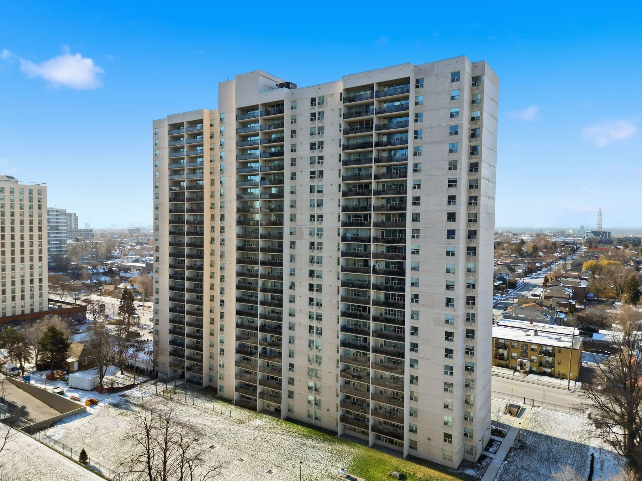 155 Marlee Avenue 909, Toronto W04, ON M6B 4B5