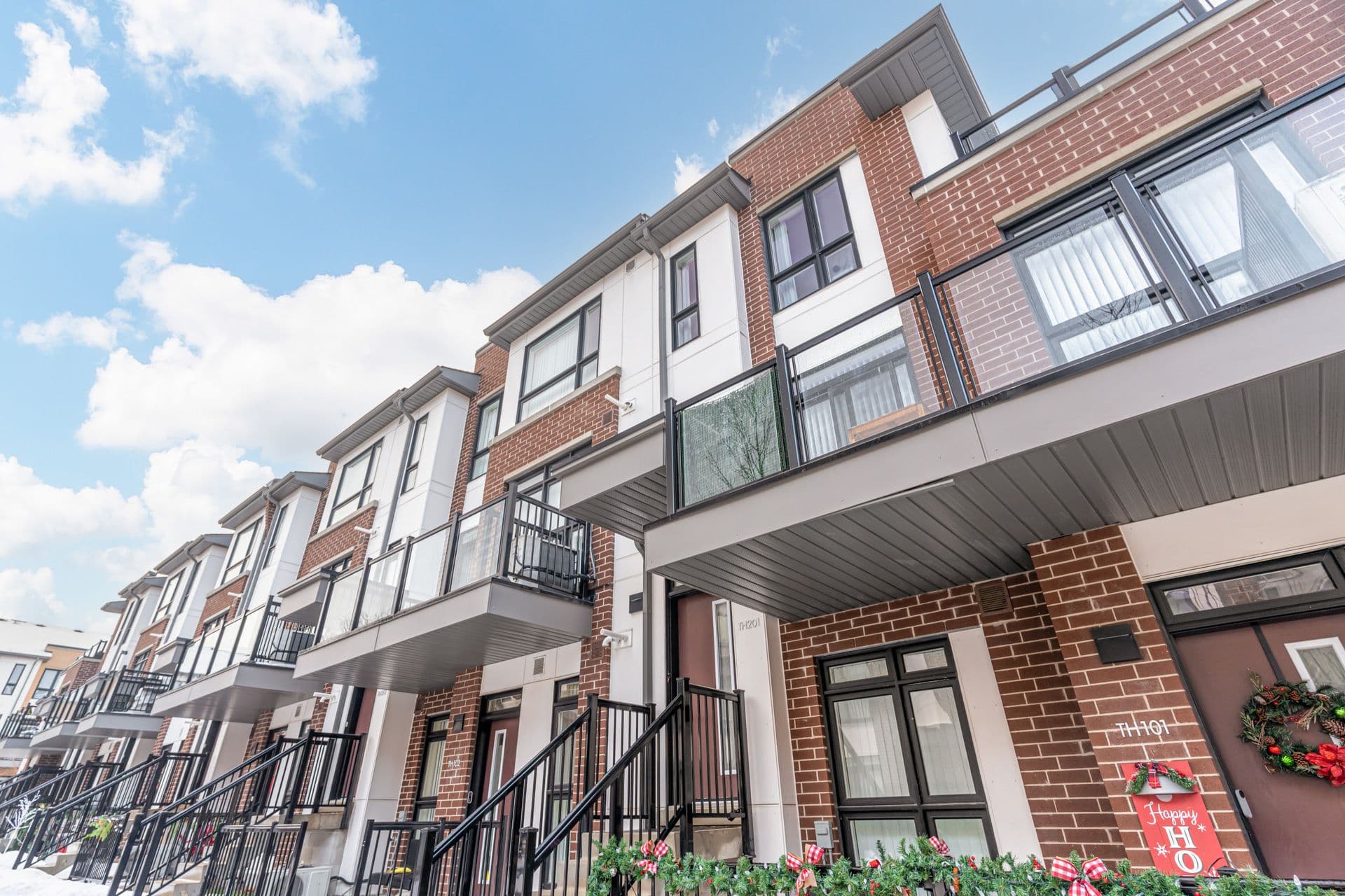 100 Canon Jackson Drive 201, Toronto W04, ON M6M 0C1