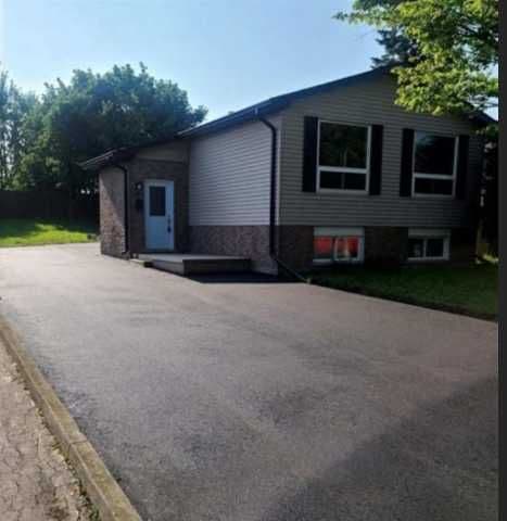 24 Chilton Drive, Hamilton, ON L8J 1M2