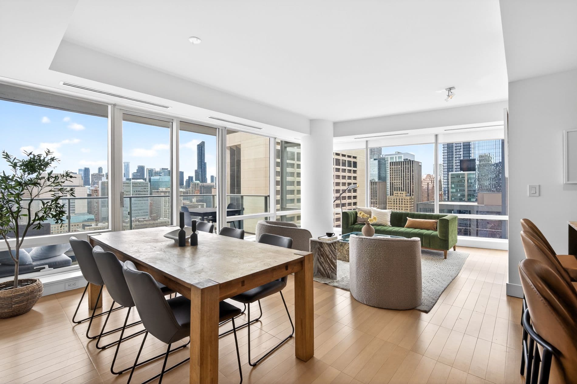 180 University Avenue 2806, Toronto C01, ON M5H 0A2