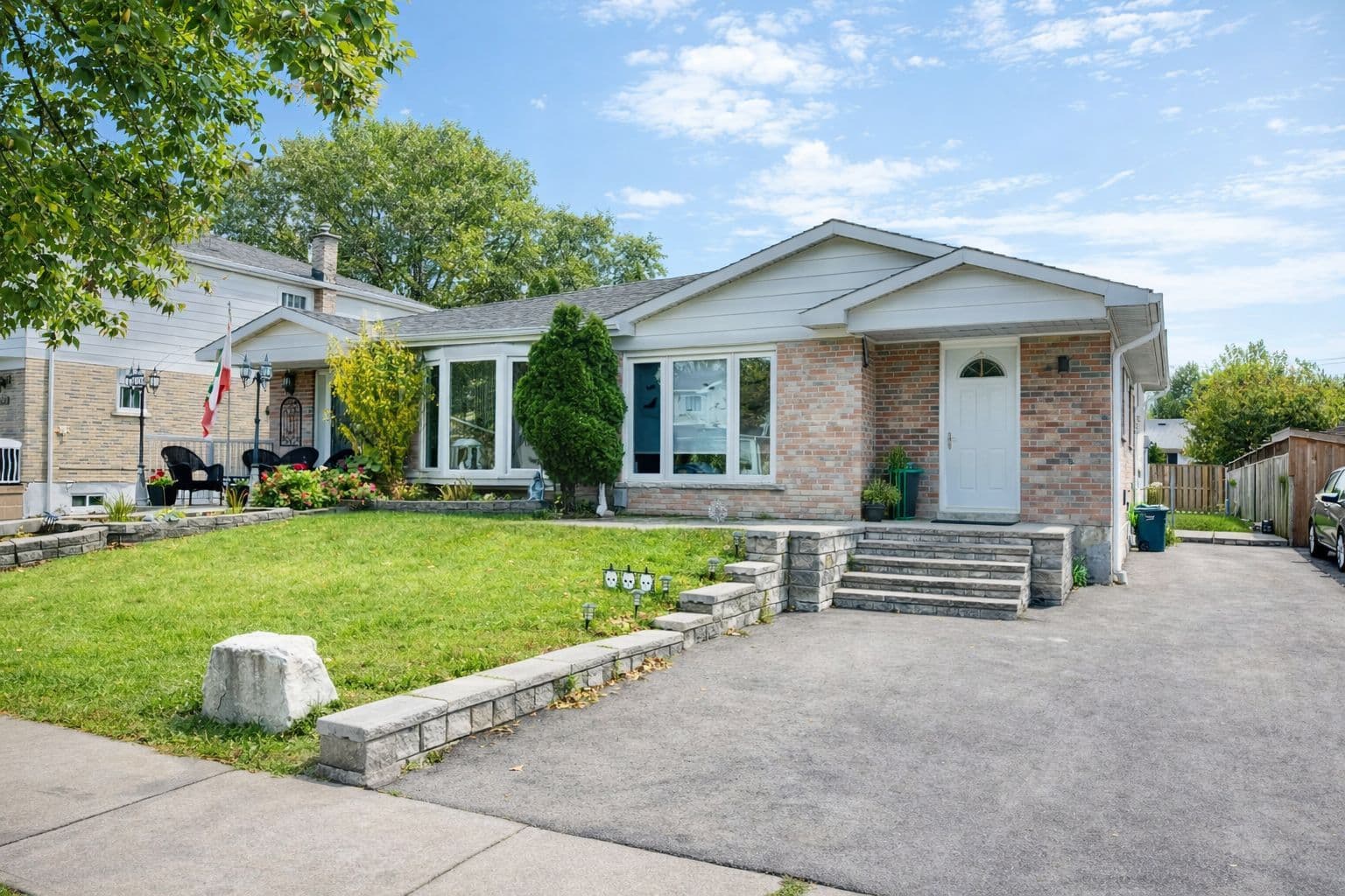 441 Lana Terrace, Mississauga, ON L5A 3B2