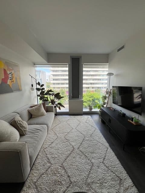 35 Rolling Mills Road N472, Toronto C08, ON M5A 0V6